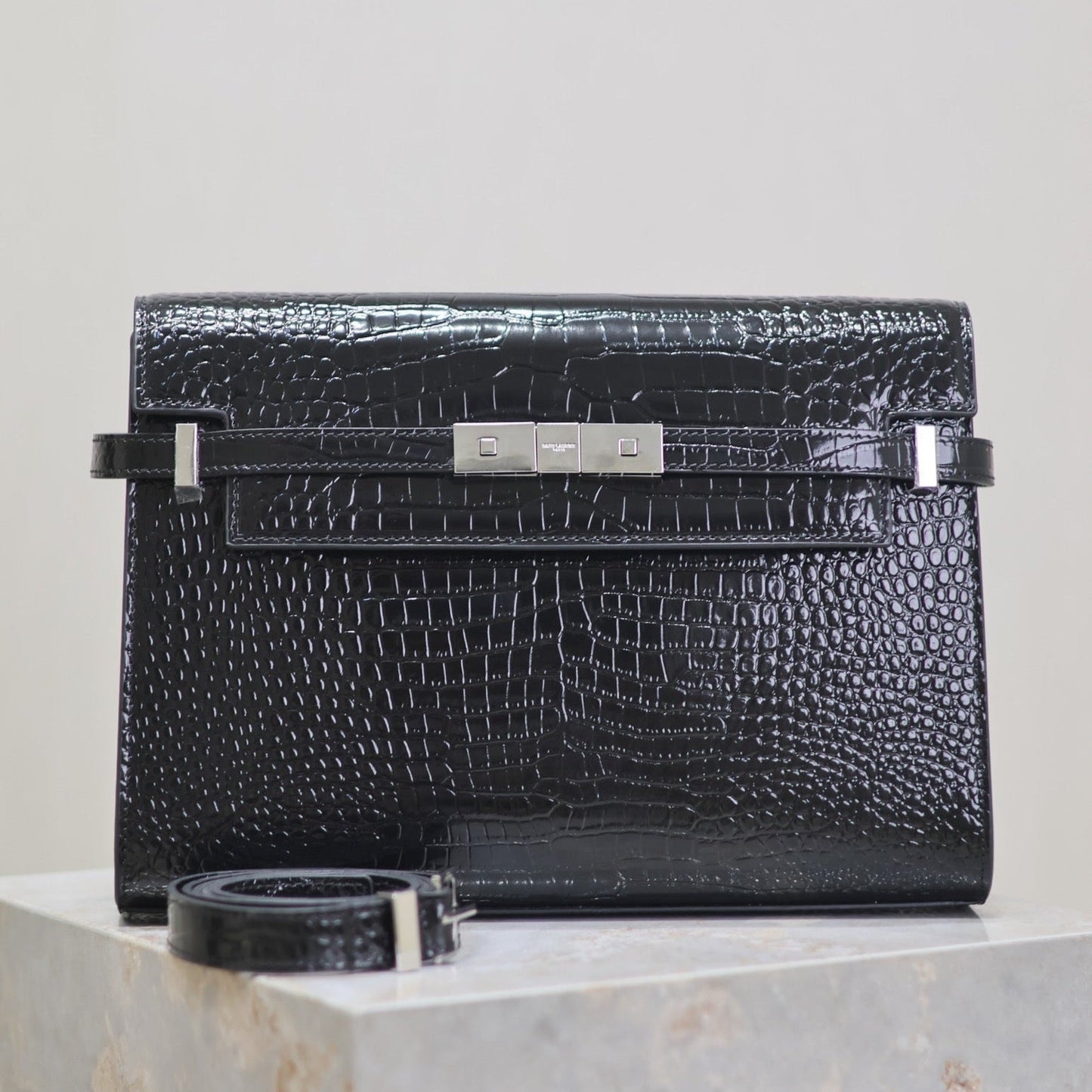 Luxury Saint Laurent MANHATTAN MEDIUM 29 IN BLACK CROCODILE-EMBOSSED CALFSKIN SILVER BUCKLE