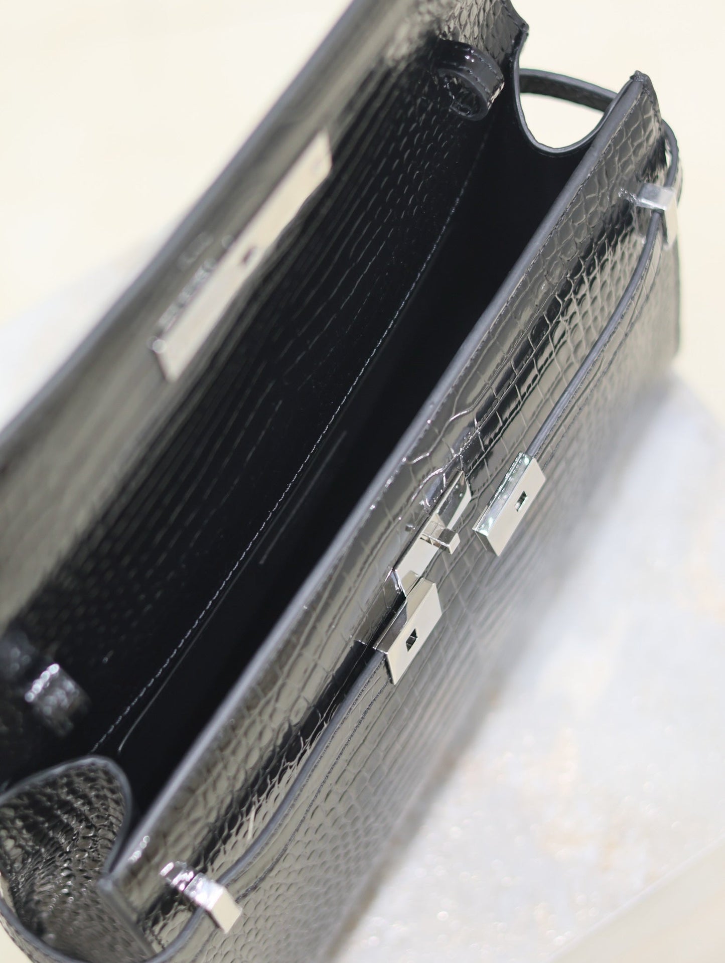 Luxury Saint Laurent MANHATTAN MEDIUM 29 IN BLACK CROCODILE-EMBOSSED CALFSKIN SILVER BUCKLE