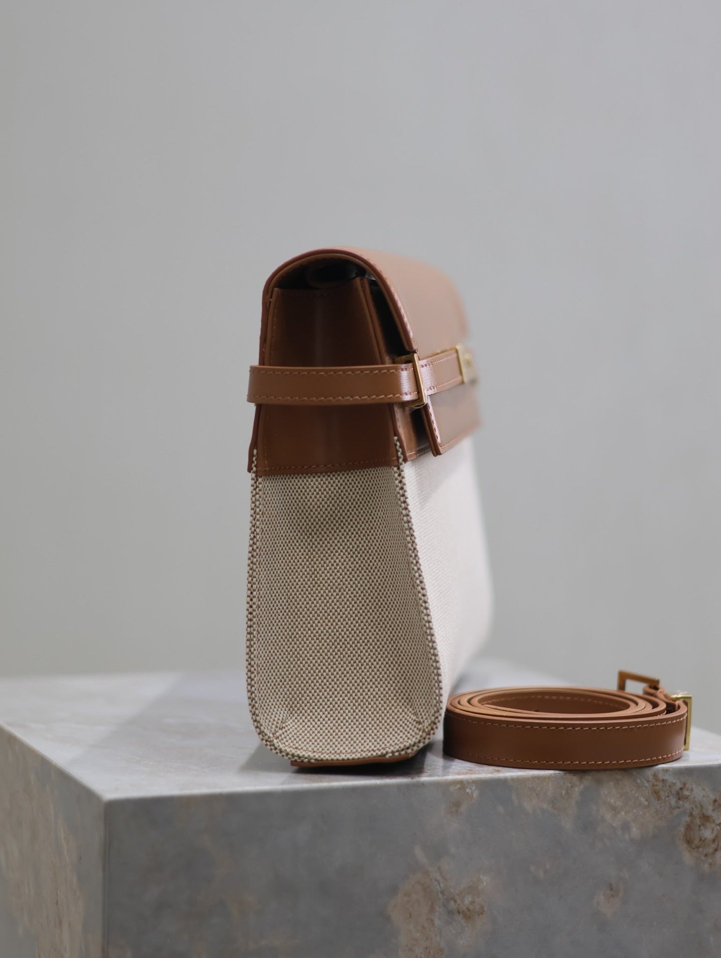 Luxury Saint Laurent MANHATTAN MEDIUM 29 IN WHITE CANVAS AND BROWN CALFSKIN GOLD BUCKLE