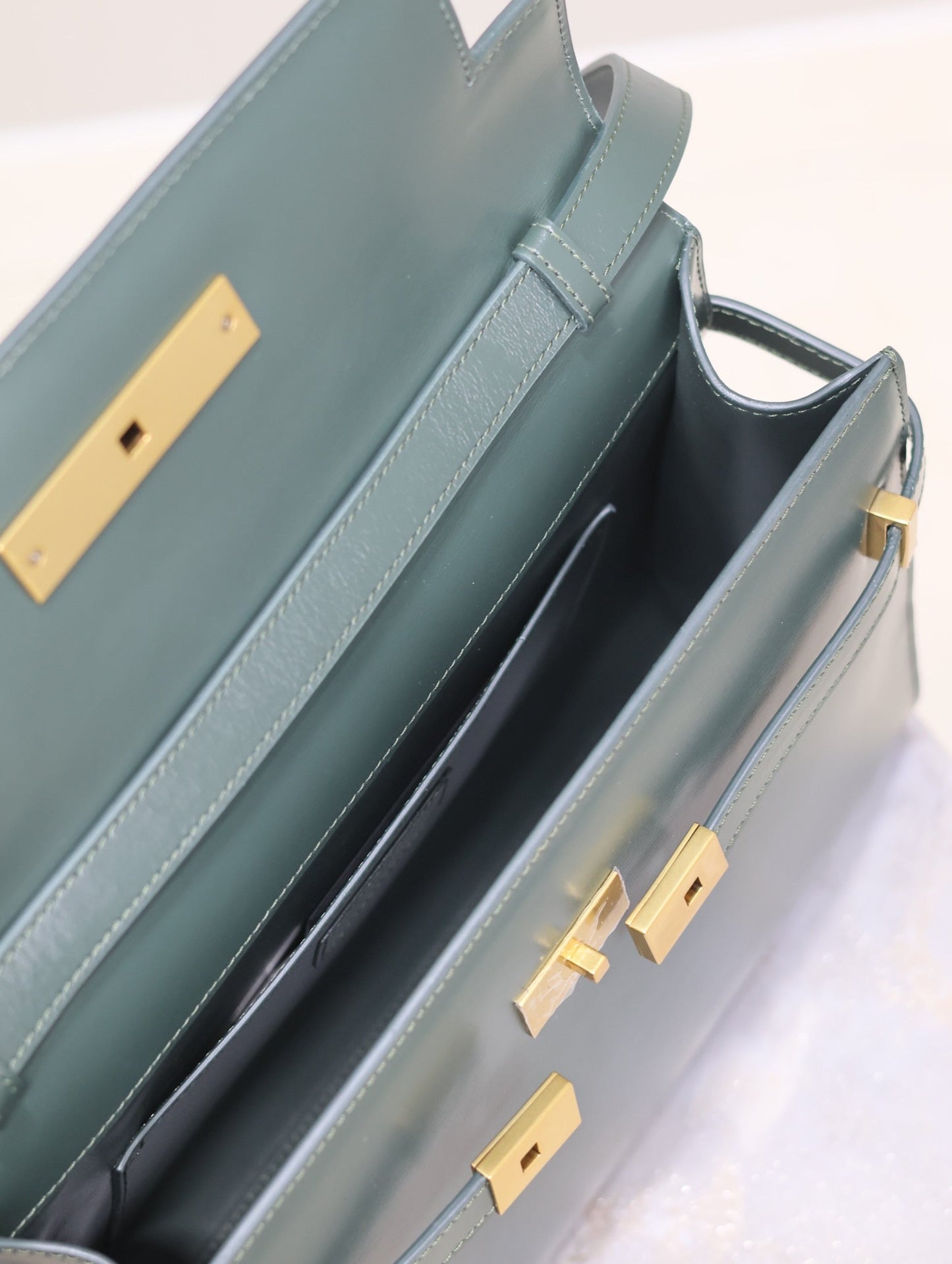 Luxury Saint Laurent MANHATTAN MEDIUM 29 IN SACRAMENTO GREEN SMOOTH CALFSKIN GOLD BUCKLE