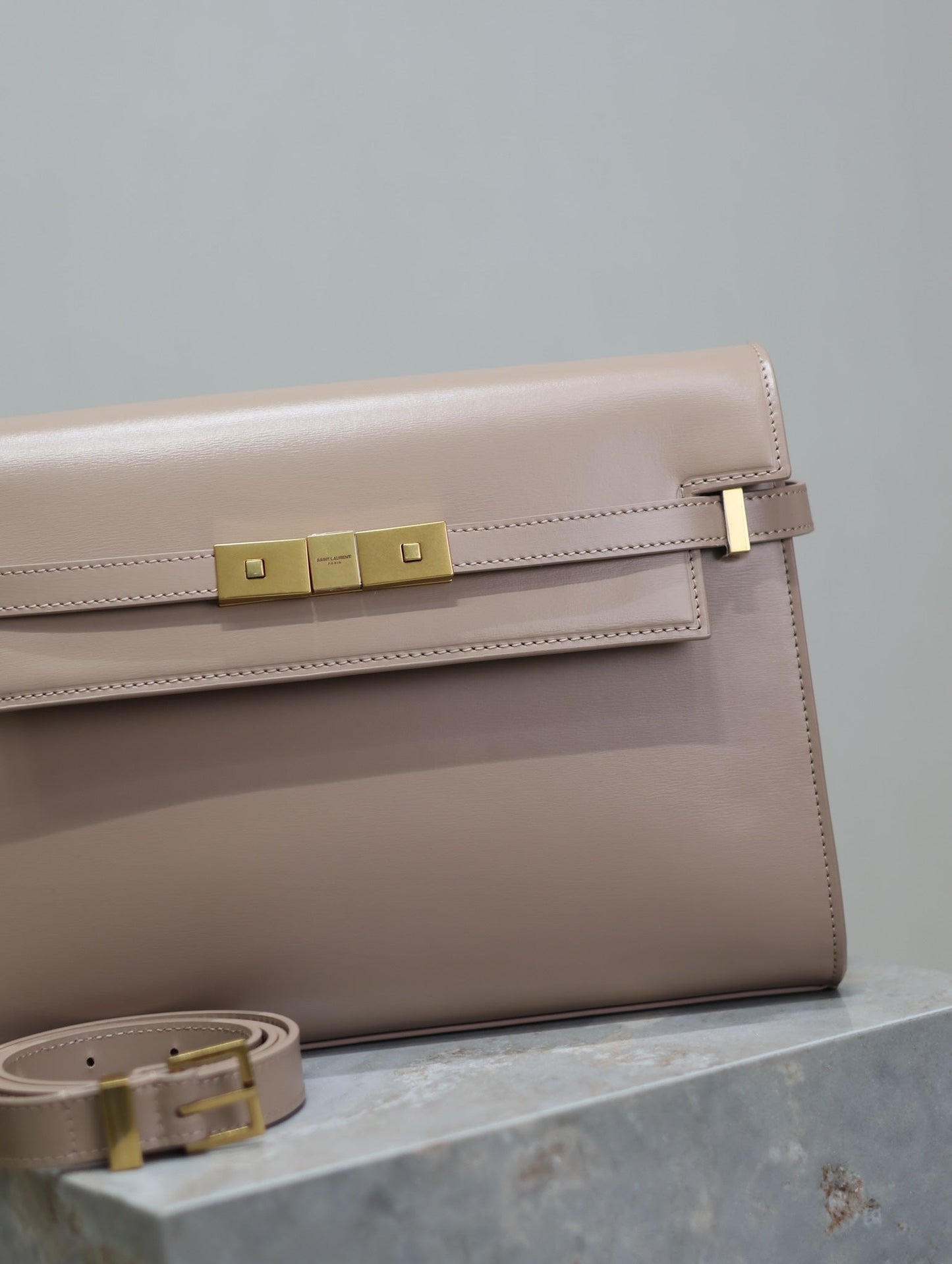Luxury Saint Laurent MANHATTAN MEDIUM 29 IN DARK BEIGE SMOOTH CALFSKIN GOLD BUCKLE