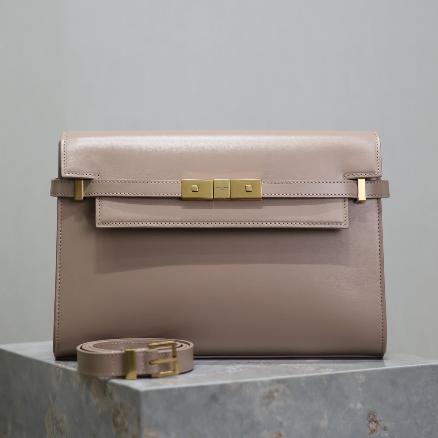 Luxury Saint Laurent MANHATTAN MEDIUM 29 IN DARK BEIGE SMOOTH CALFSKIN GOLD BUCKLE