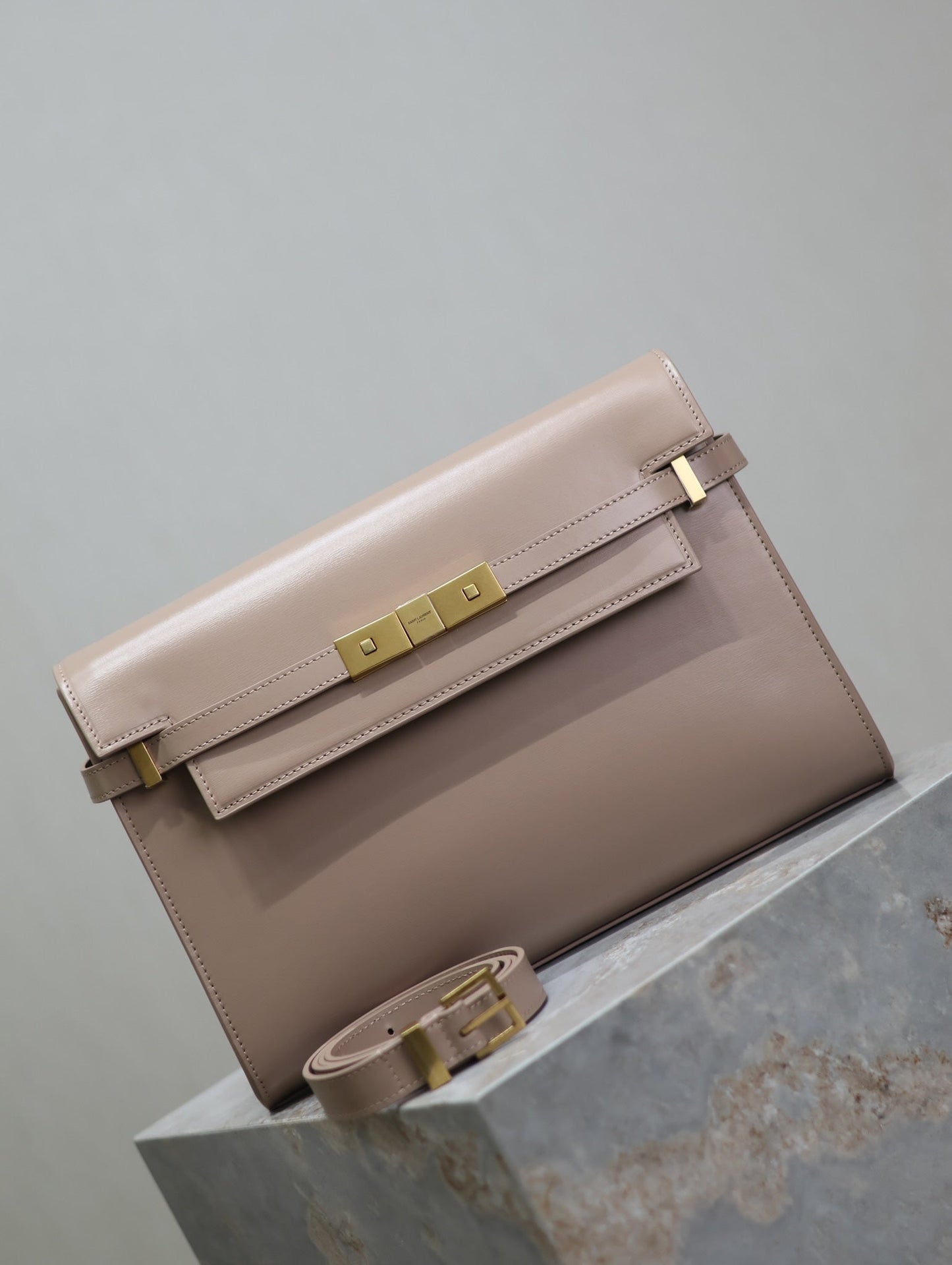 Luxury Saint Laurent MANHATTAN MEDIUM 29 IN DARK BEIGE SMOOTH CALFSKIN GOLD BUCKLE