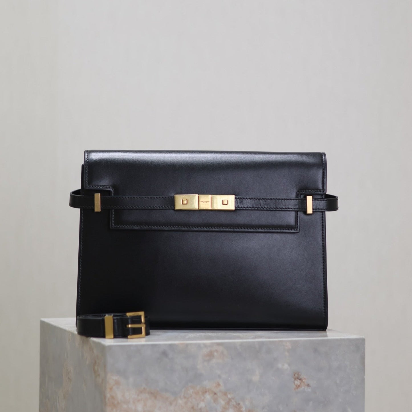 Luxury Saint Laurent MANHATTAN MEDIUM 29 IN BLACK SMOOTH CALFSKIN GOLD BUCKLE