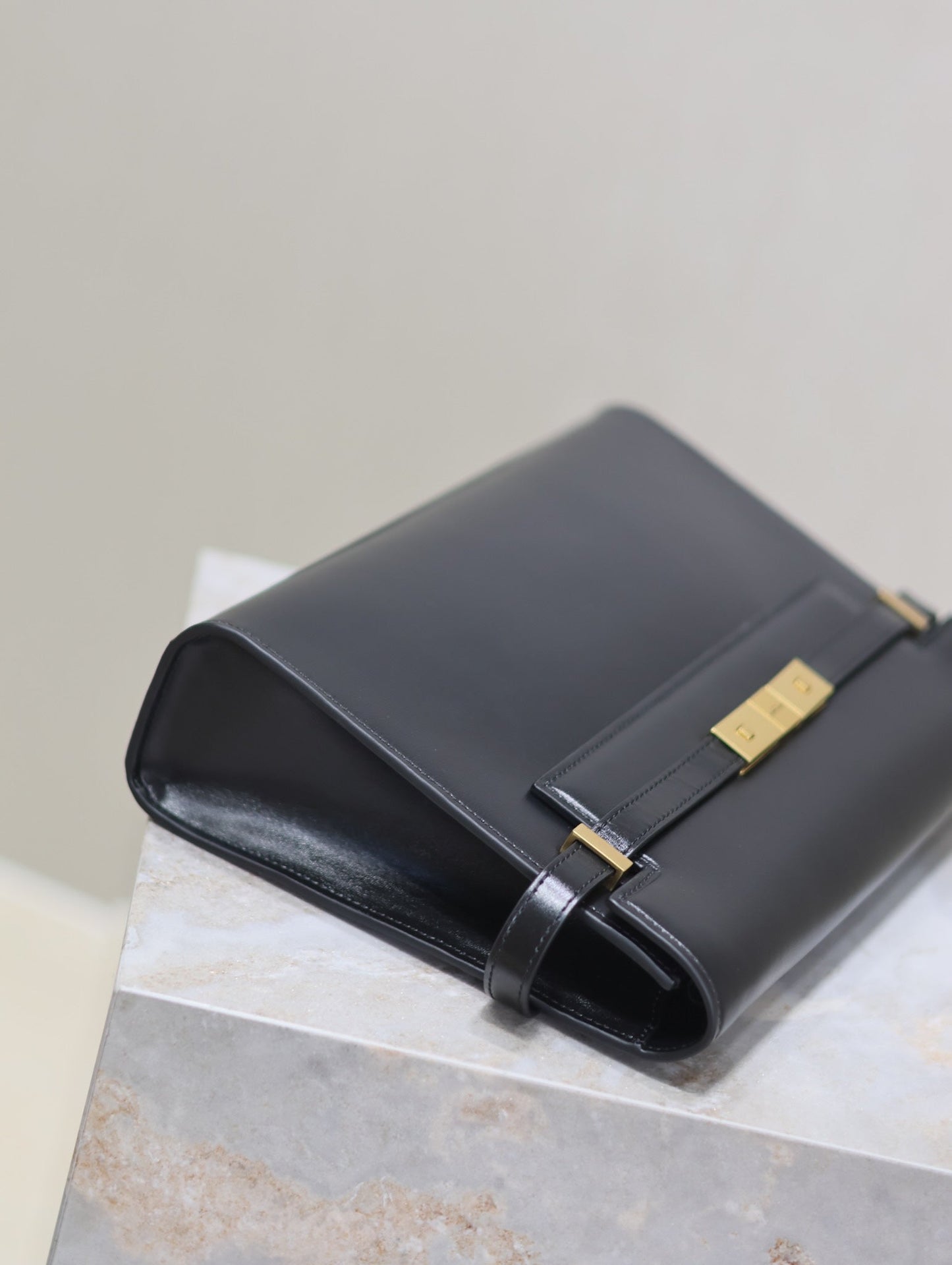 Luxury Saint Laurent MANHATTAN MEDIUM 29 IN BLACK SMOOTH CALFSKIN GOLD BUCKLE