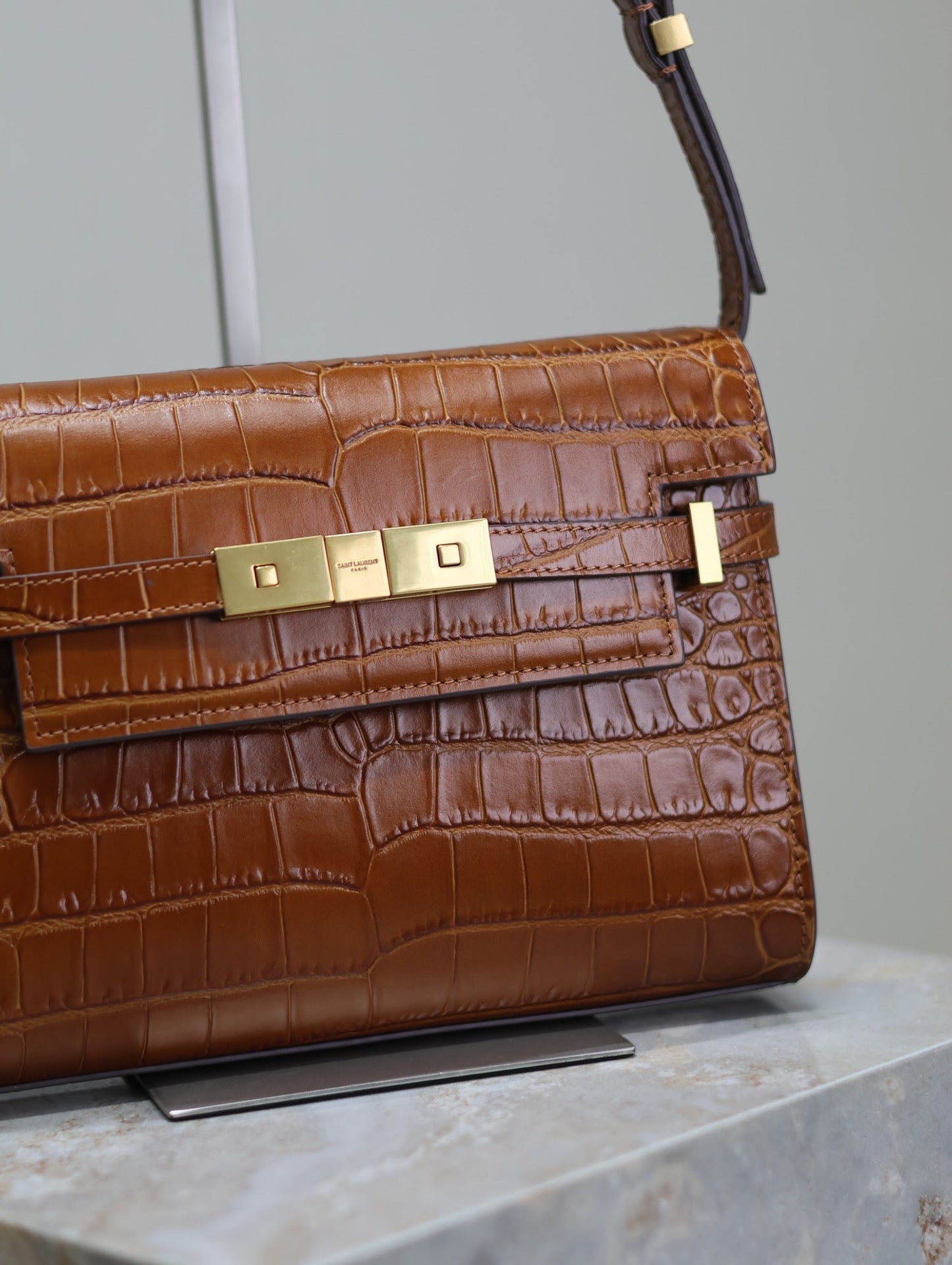Luxury Saint Laurent MANHATTAN SMALL 24 IN BROWN CROCODILE PATTERN CALFSKIN GOLD BUCKLE