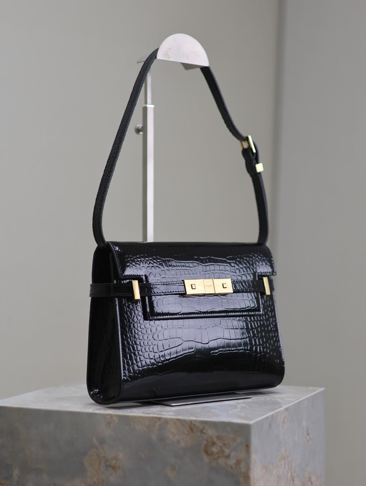 Luxury Saint Laurent MANHATTAN SMALL 24 IN BLACK CROCODILE PATTERN GLOSSY CALFSKIN GOLD BUCKLE