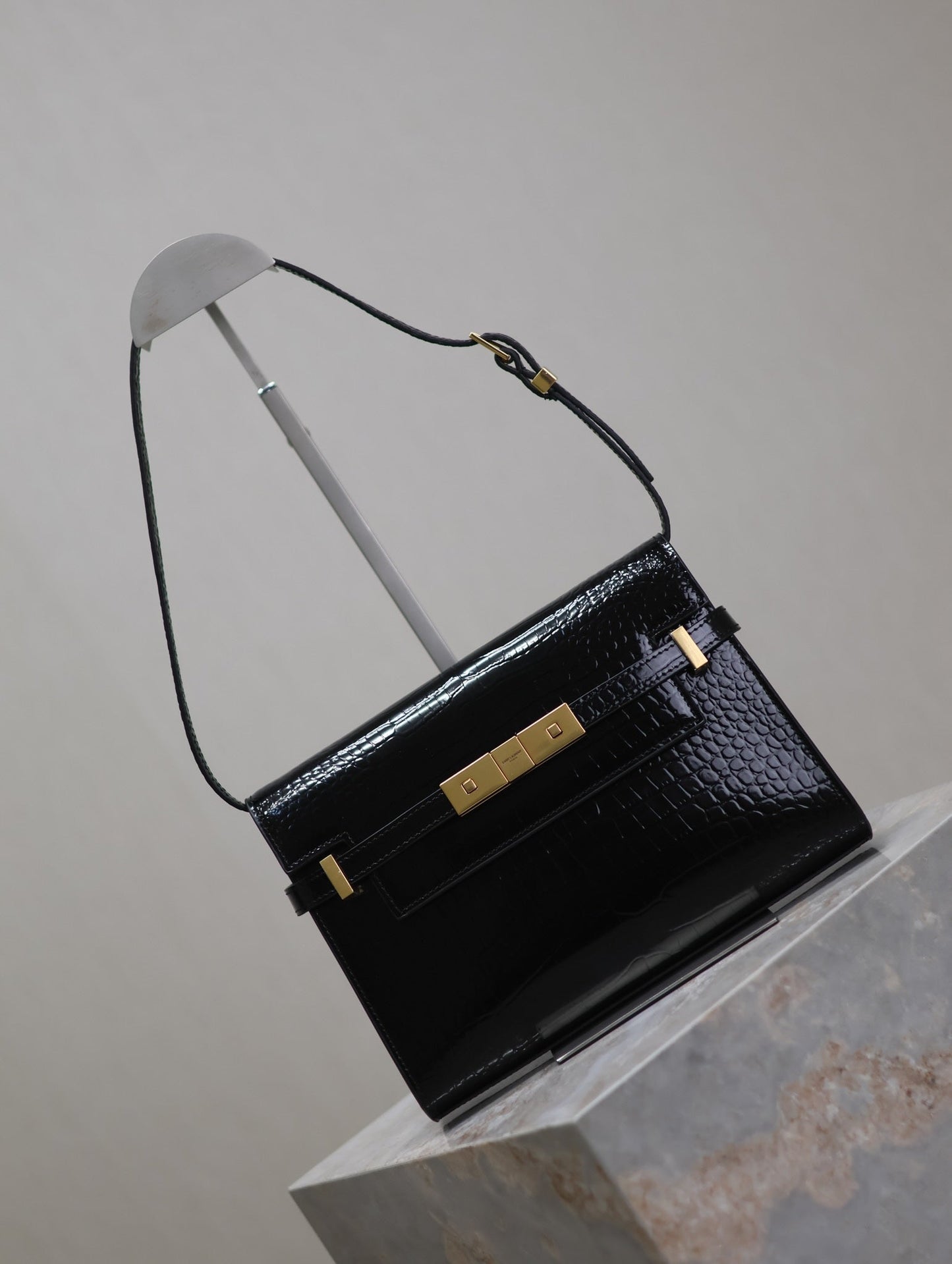 Luxury Saint Laurent MANHATTAN SMALL 24 IN BLACK CROCODILE PATTERN GLOSSY CALFSKIN GOLD BUCKLE