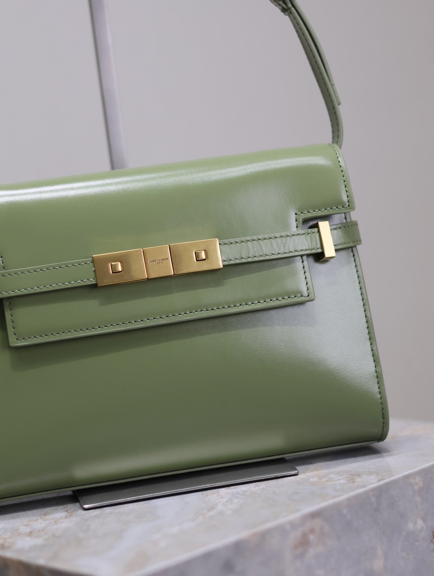 Luxury Saint Laurent MANHATTAN SMALL 24 IN OLIVE GREEN SMOOTH LAMBSKIN GOLD HARDWARE