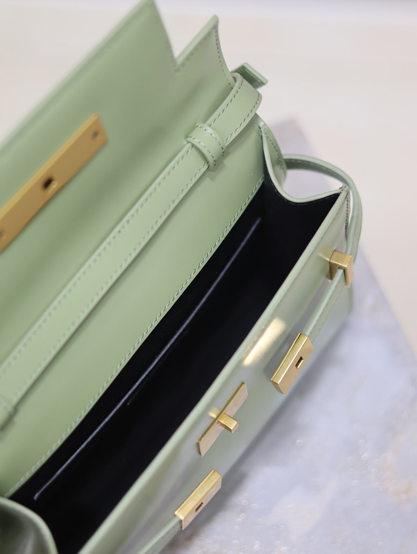 Luxury Saint Laurent MANHATTAN SMALL 24 IN OLIVE GREEN SMOOTH LAMBSKIN GOLD HARDWARE