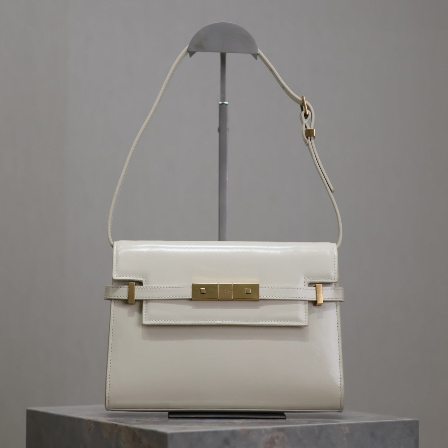 Luxury Saint Laurent MANHATTAN SMALL 24 IN WHITE SMOOTH LAMBSKIN GOLD HARDWARE
