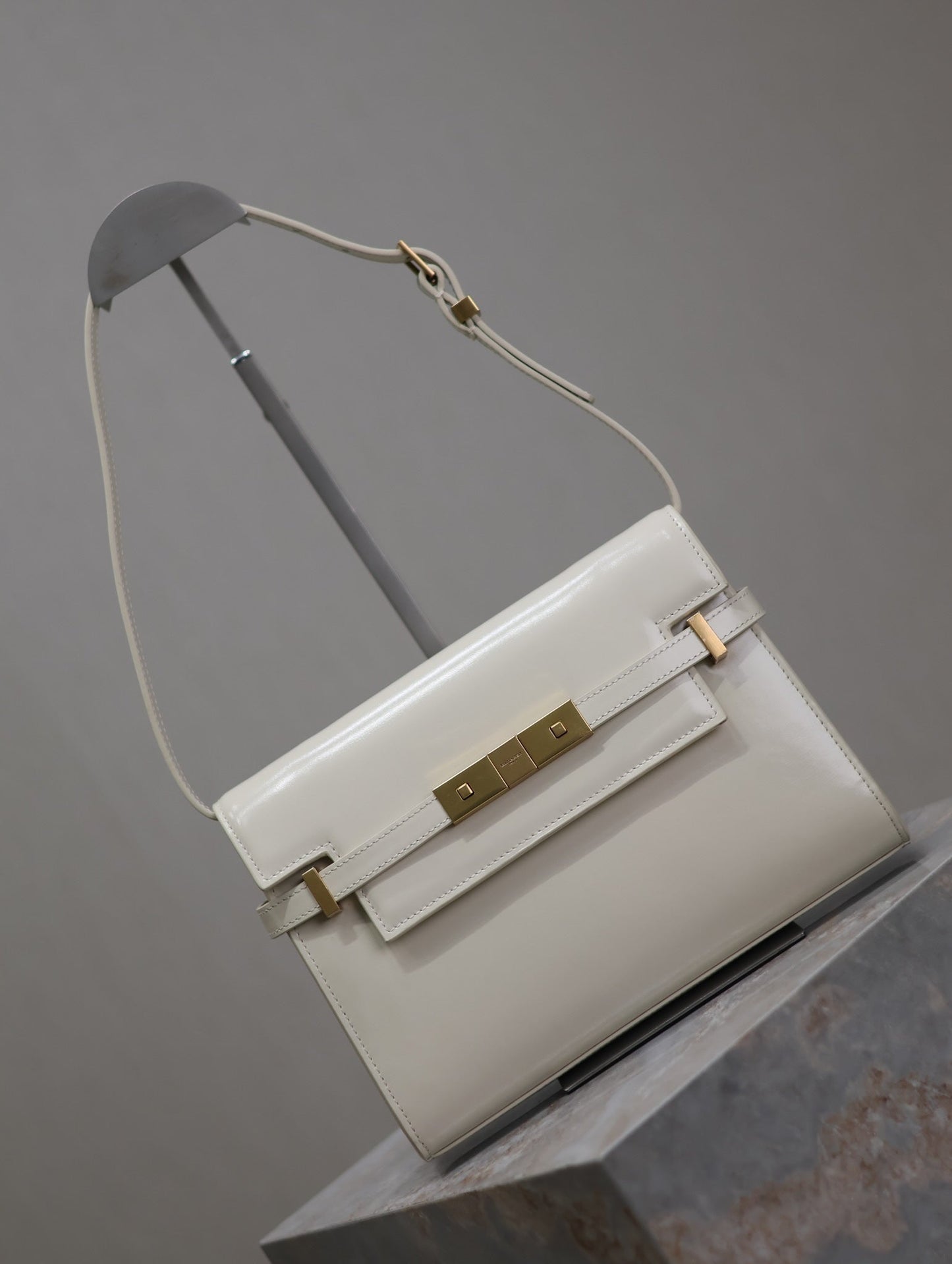 Luxury Saint Laurent MANHATTAN SMALL 24 IN WHITE SMOOTH LAMBSKIN GOLD HARDWARE