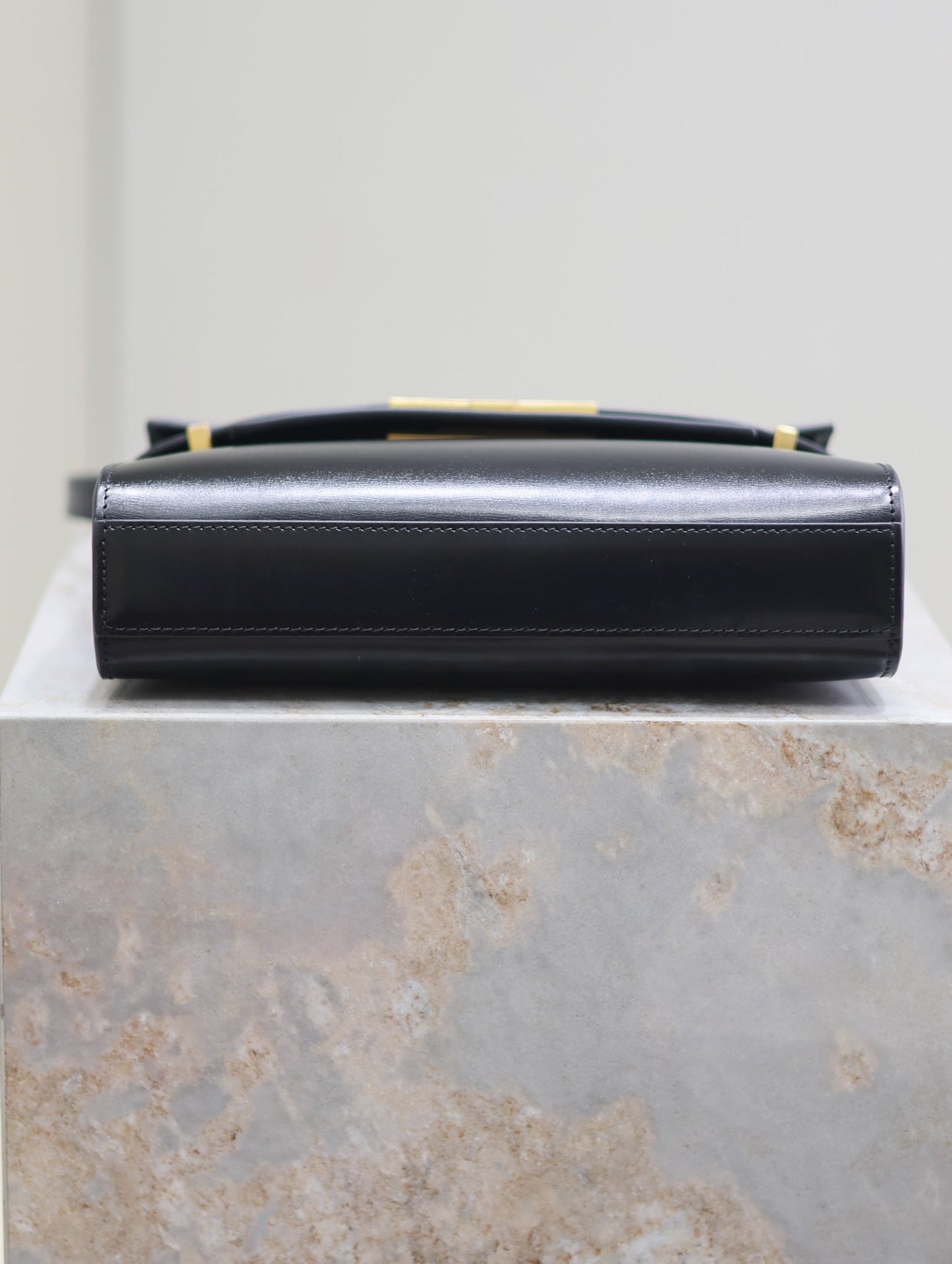 Luxury Saint Laurent MANHATTAN SMALL 24 IN BLACK SMOOTH LAMBSKIN GOLD HARDWARE