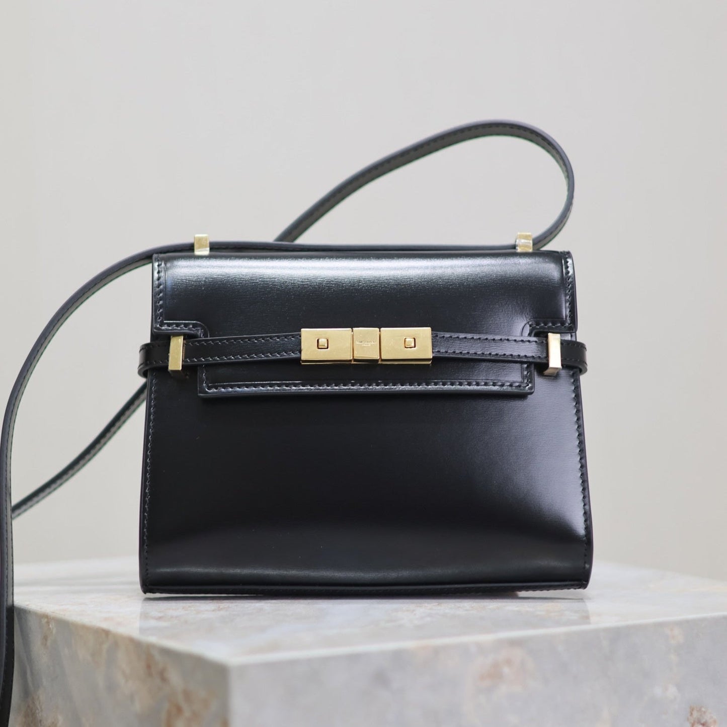 Luxury Saint Laurent MANHATTAN MINI 19 IN BLACK SMOOTH LAMBSKIN GOLD BUCKLE