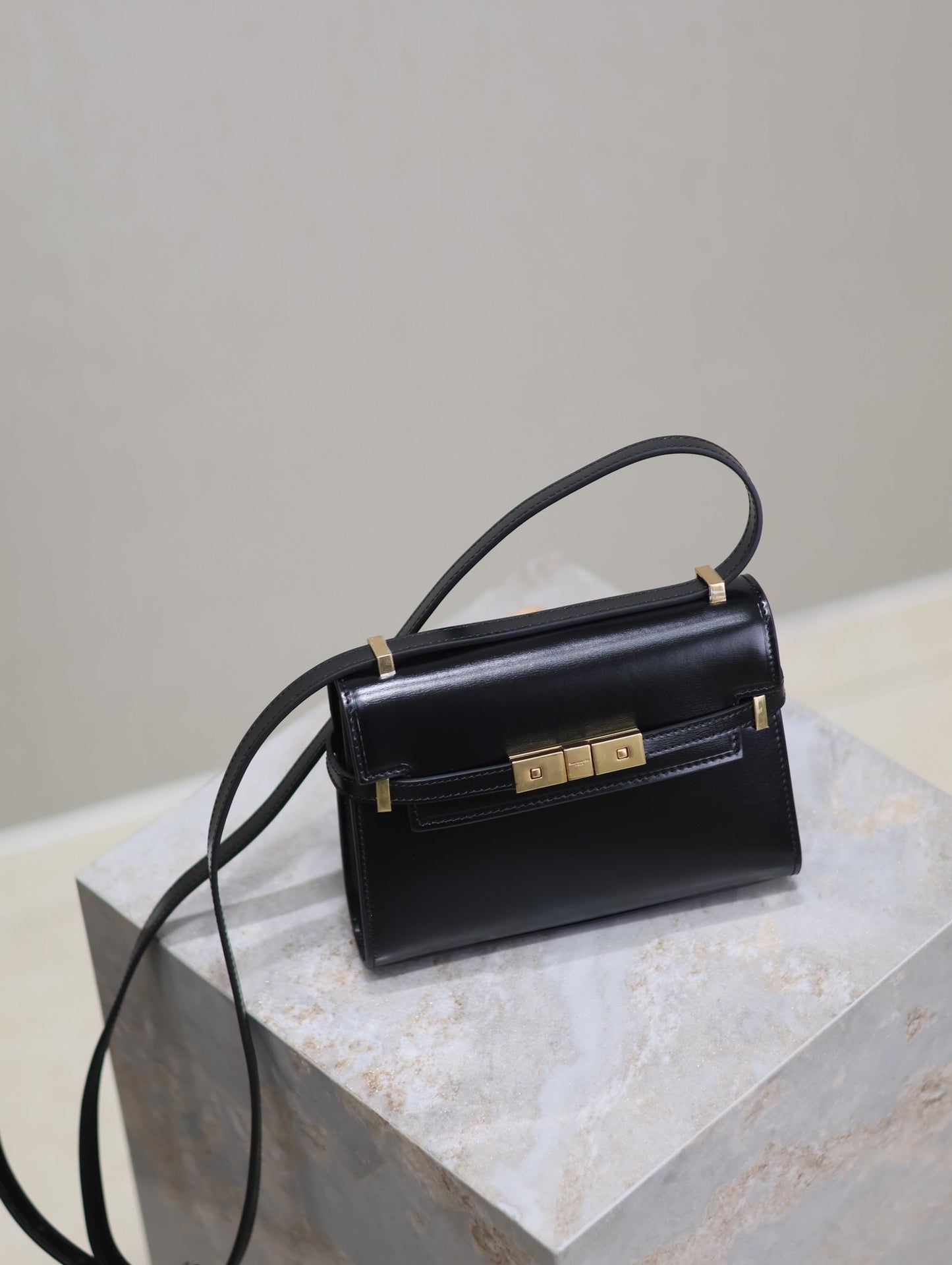 Luxury Saint Laurent MANHATTAN MINI 19 IN BLACK SMOOTH LAMBSKIN GOLD BUCKLE