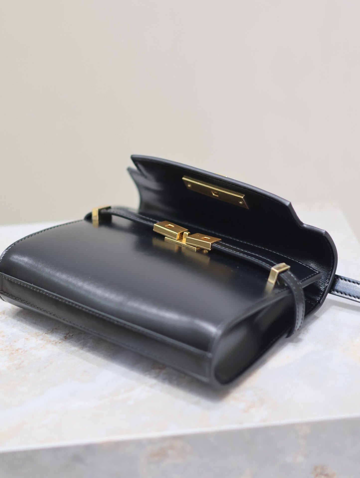 Luxury Saint Laurent MANHATTAN MINI 19 IN BLACK SMOOTH LAMBSKIN GOLD BUCKLE