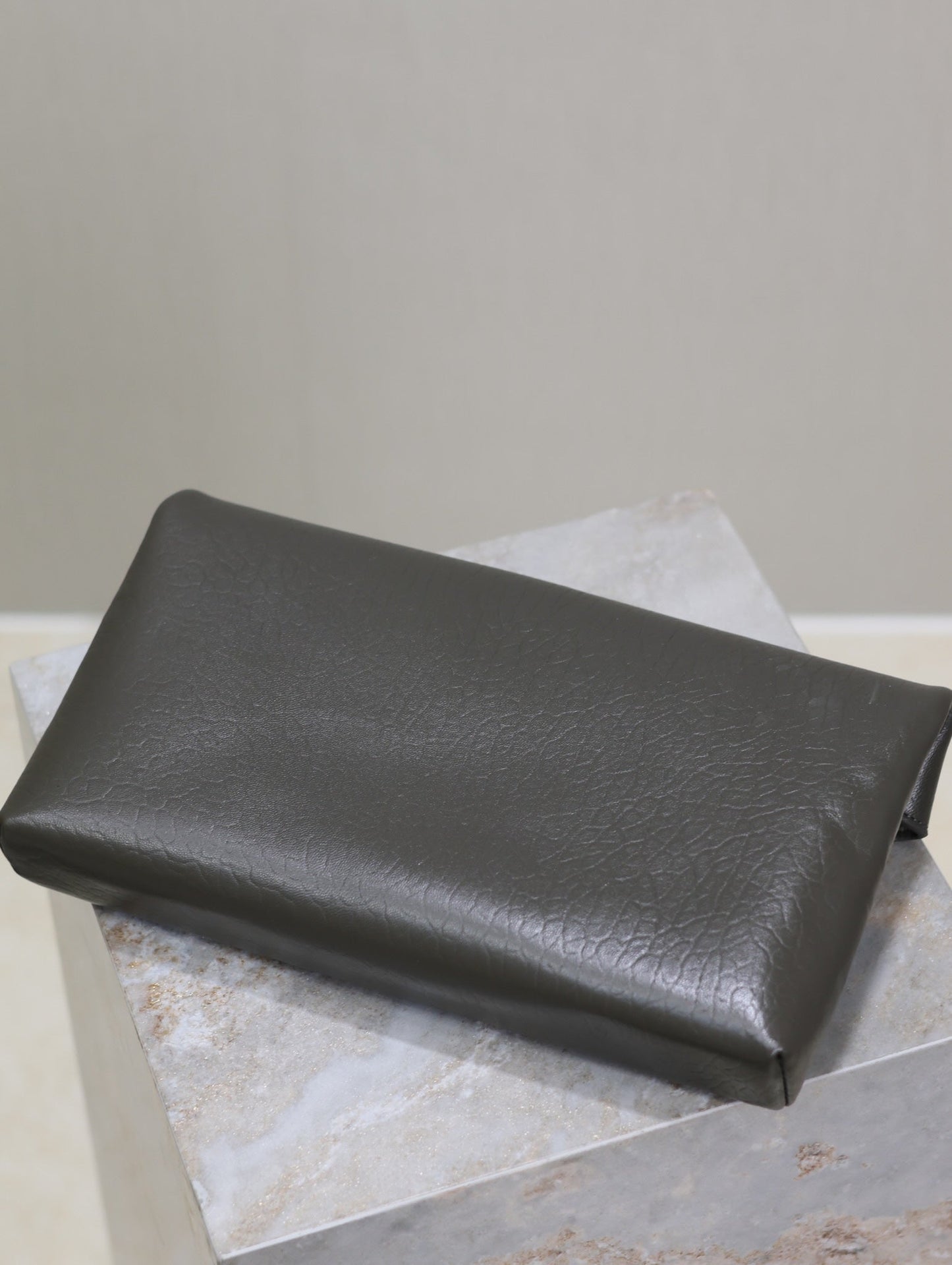 Luxury Saint Laurent ENVELOPE CLUTCH 29 IN KOMBU GREEN LAMBSKIN COPPER LOGO