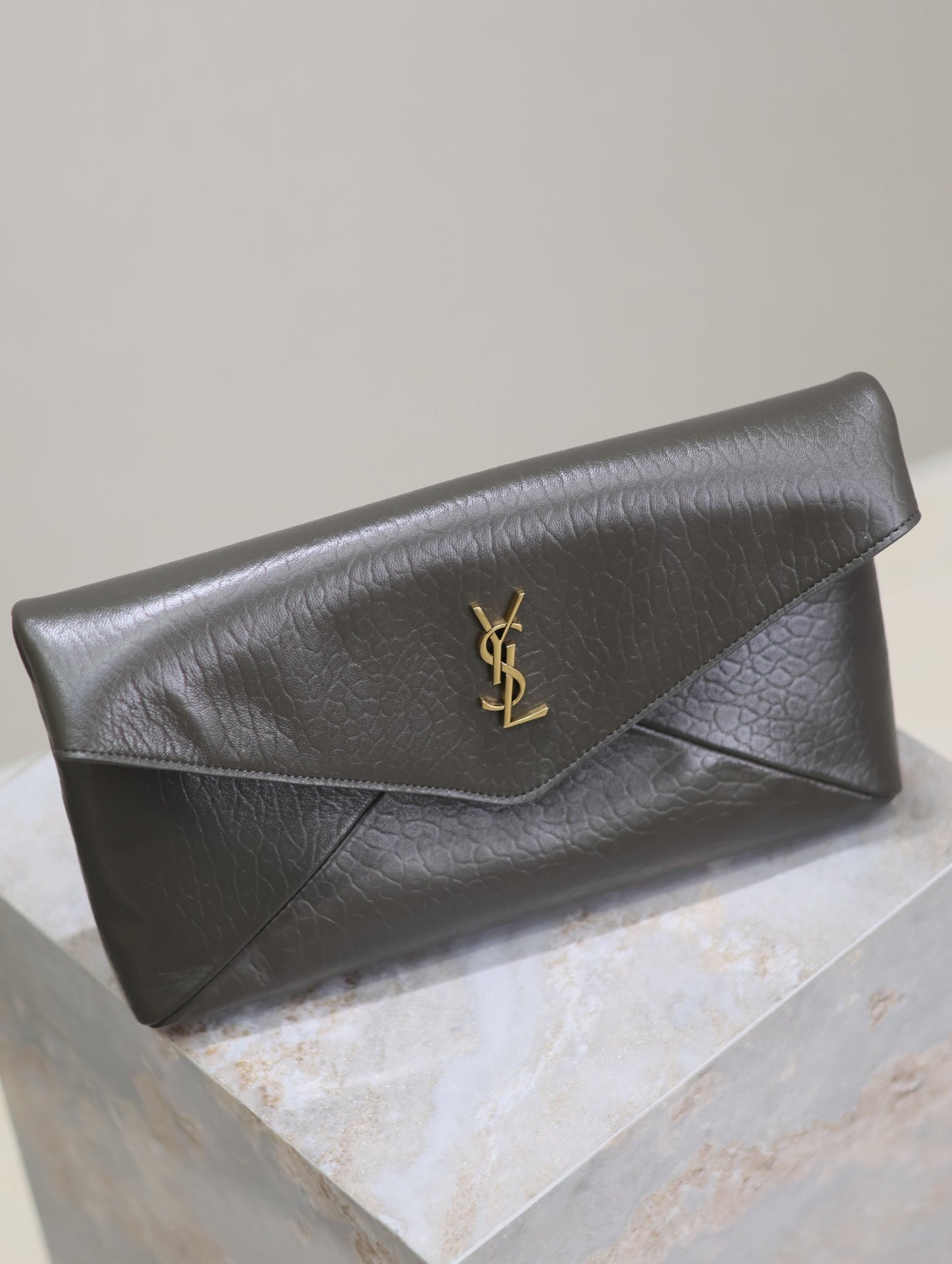 Luxury Saint Laurent ENVELOPE CLUTCH 29 IN KOMBU GREEN LAMBSKIN COPPER LOGO