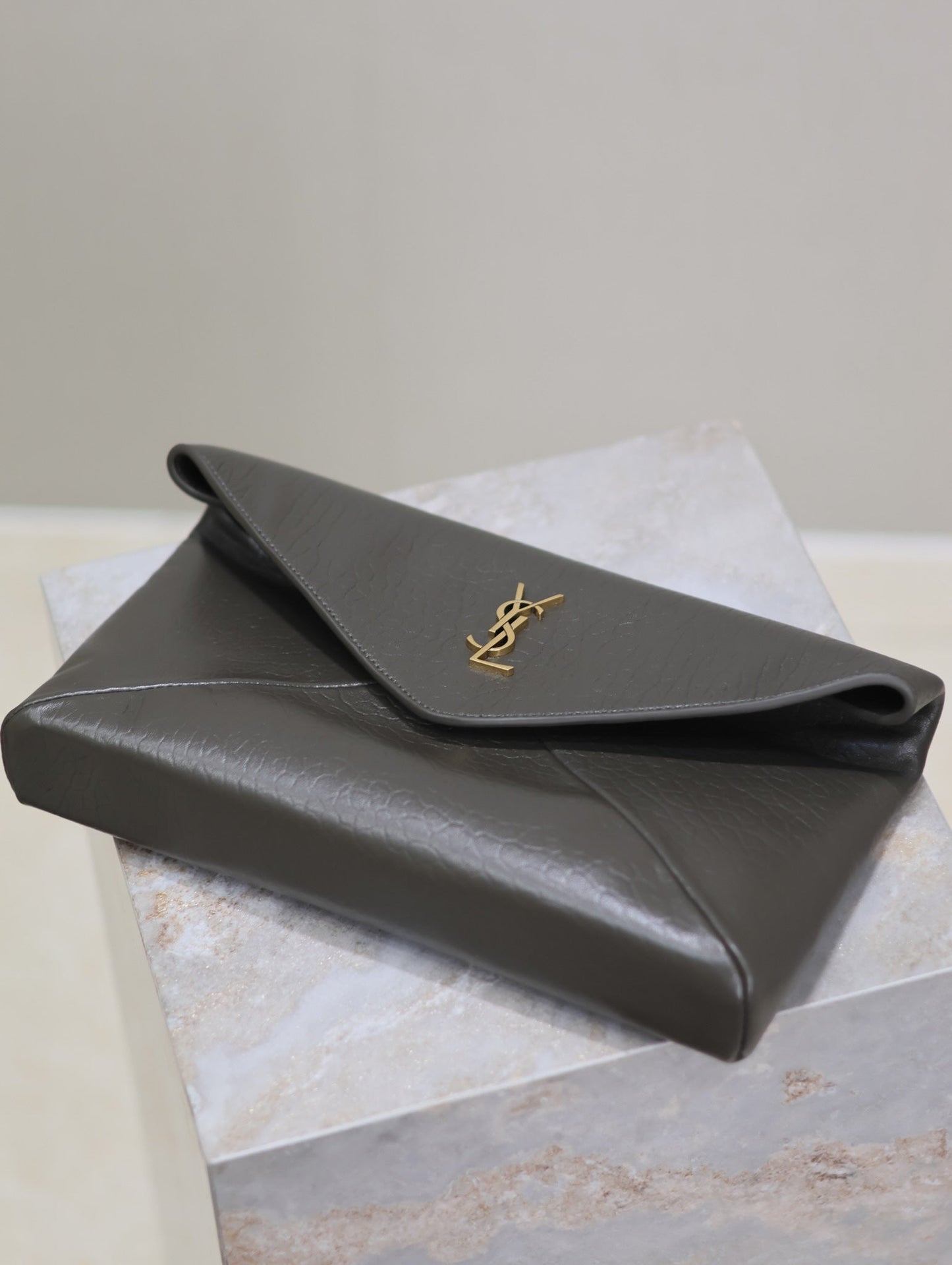 Luxury Saint Laurent ENVELOPE CLUTCH 29 IN KOMBU GREEN LAMBSKIN COPPER LOGO