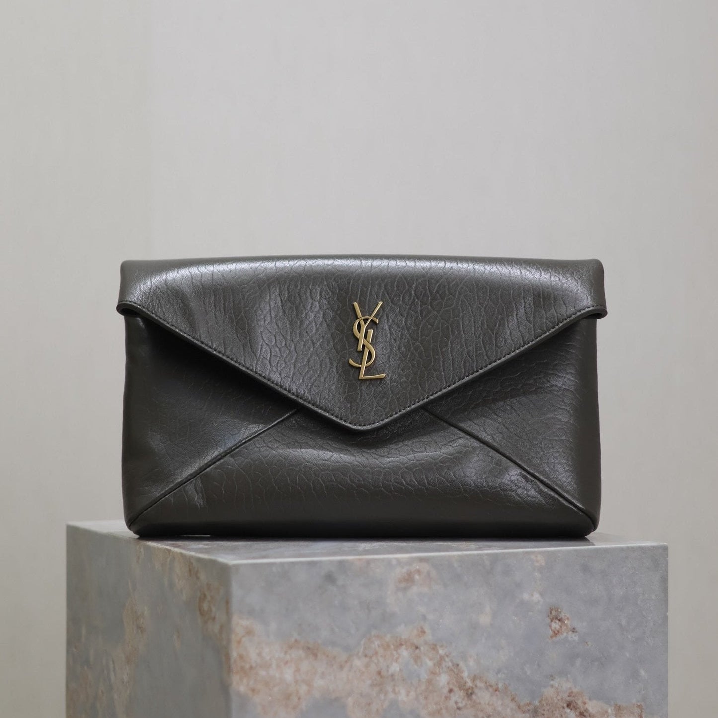 Luxury Saint Laurent ENVELOPE CLUTCH 29 IN KOMBU GREEN LAMBSKIN COPPER LOGO