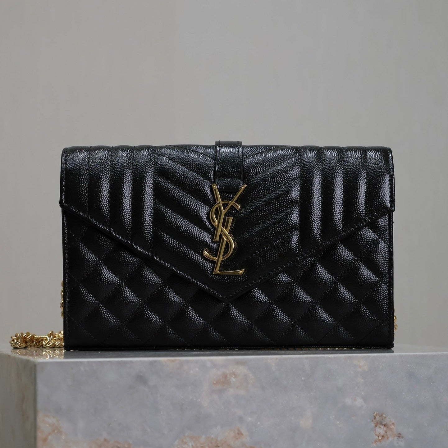 Luxury Saint Laurent ENVELOPE CHAIN BAG 22 IN BLACK LAMBSKIN GOLD HARDWARE