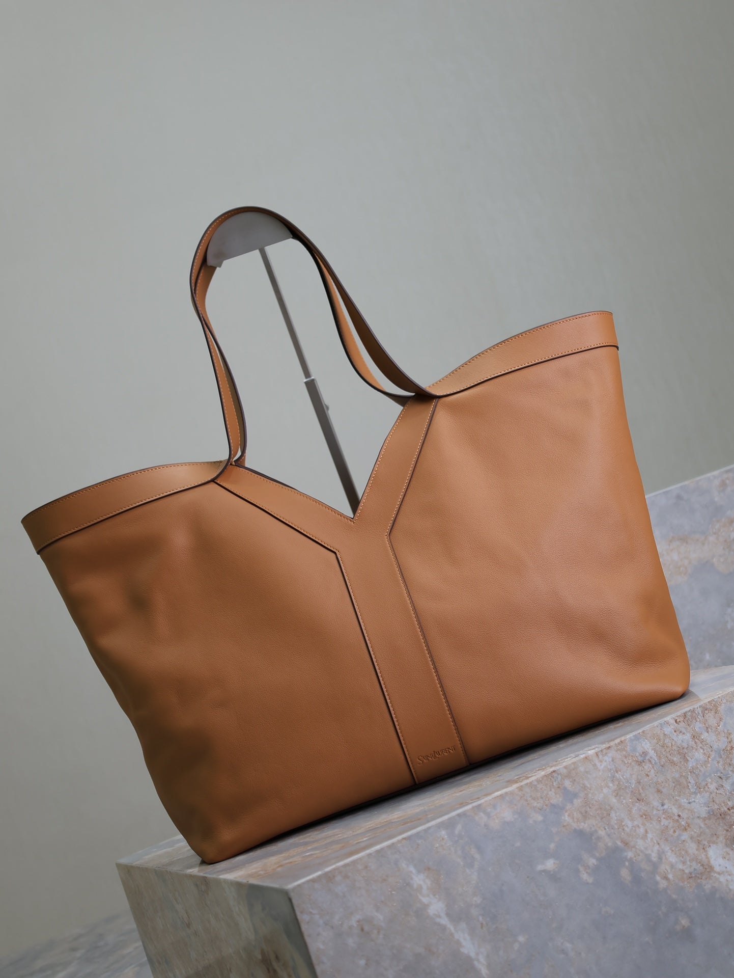 Luxury Saint Laurent TOTE BAG 50 IN CINNAMON BROWN CALFSKIN