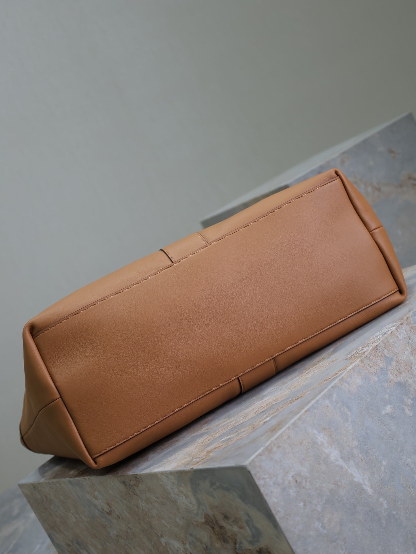 Luxury Saint Laurent TOTE BAG 50 IN CINNAMON BROWN CALFSKIN