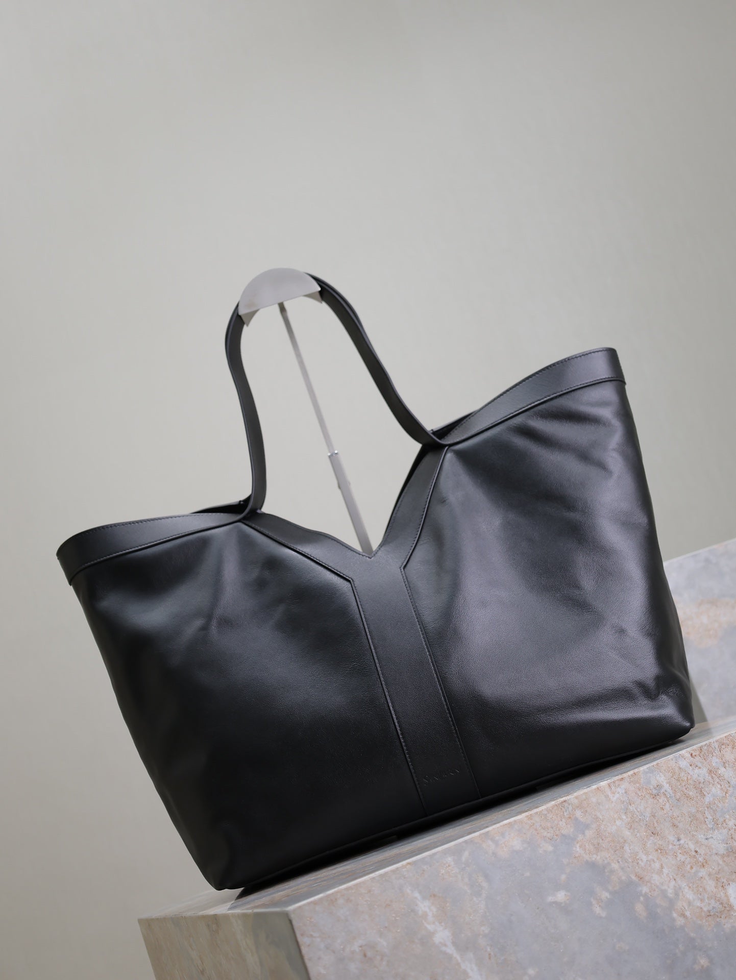 Luxury Saint Laurent TOTE BAG 50 IN BLACK CALFSKIN