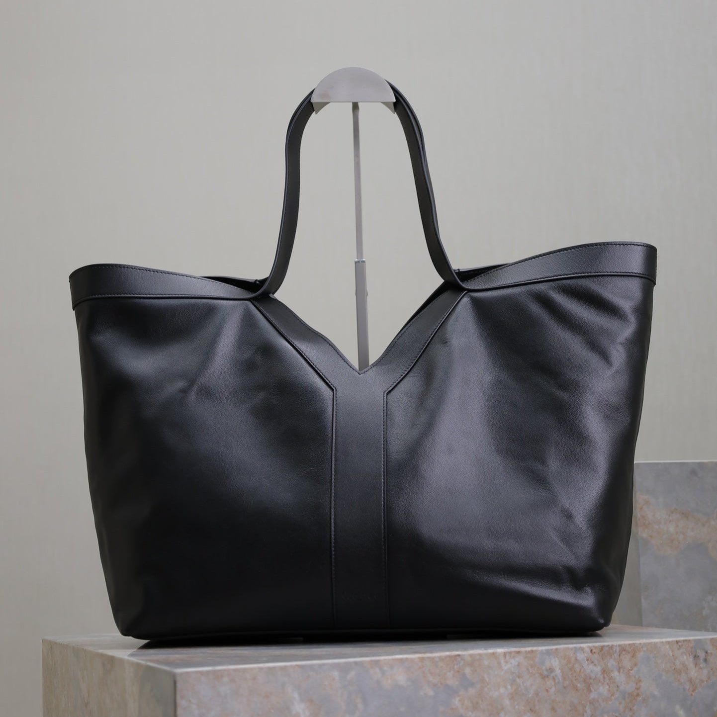 Luxury Saint Laurent TOTE BAG 50 IN BLACK CALFSKIN