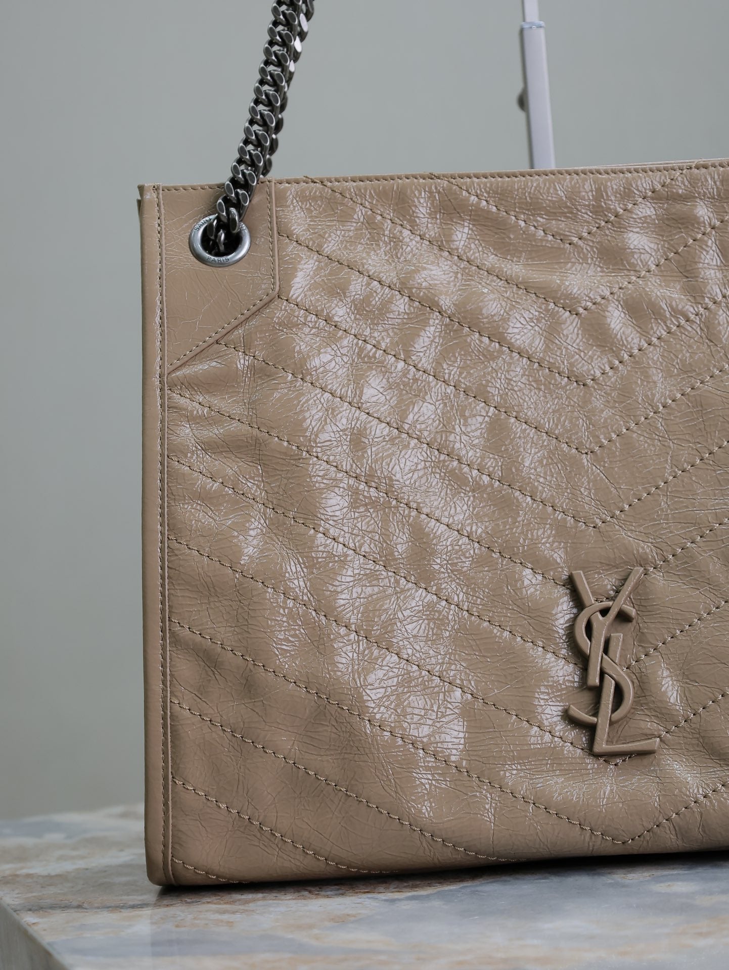 Luxury Saint Laurent NIKI SHOPPING BAG 33 IN LIGHT BROWN CRUMPLED CALFSKIN