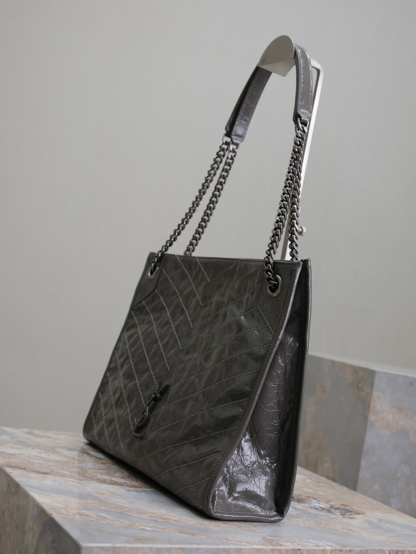 Luxury Saint Laurent NIKI SHOPPING BAG 33 IN GRAY CRUMPLED CALFSKIN