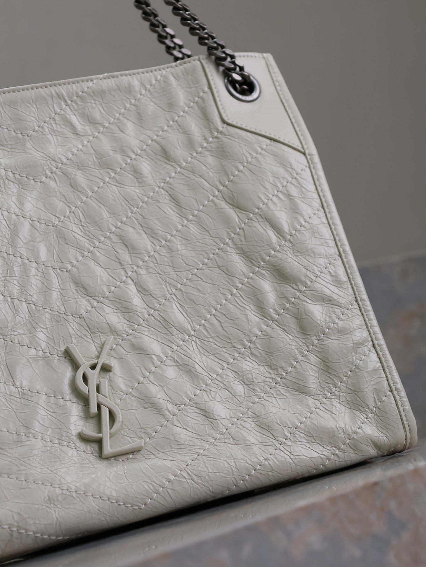 Luxury Saint Laurent NIKI SHOPPING BAG 33 IN WHITE CRUMPLED CALFSKIN