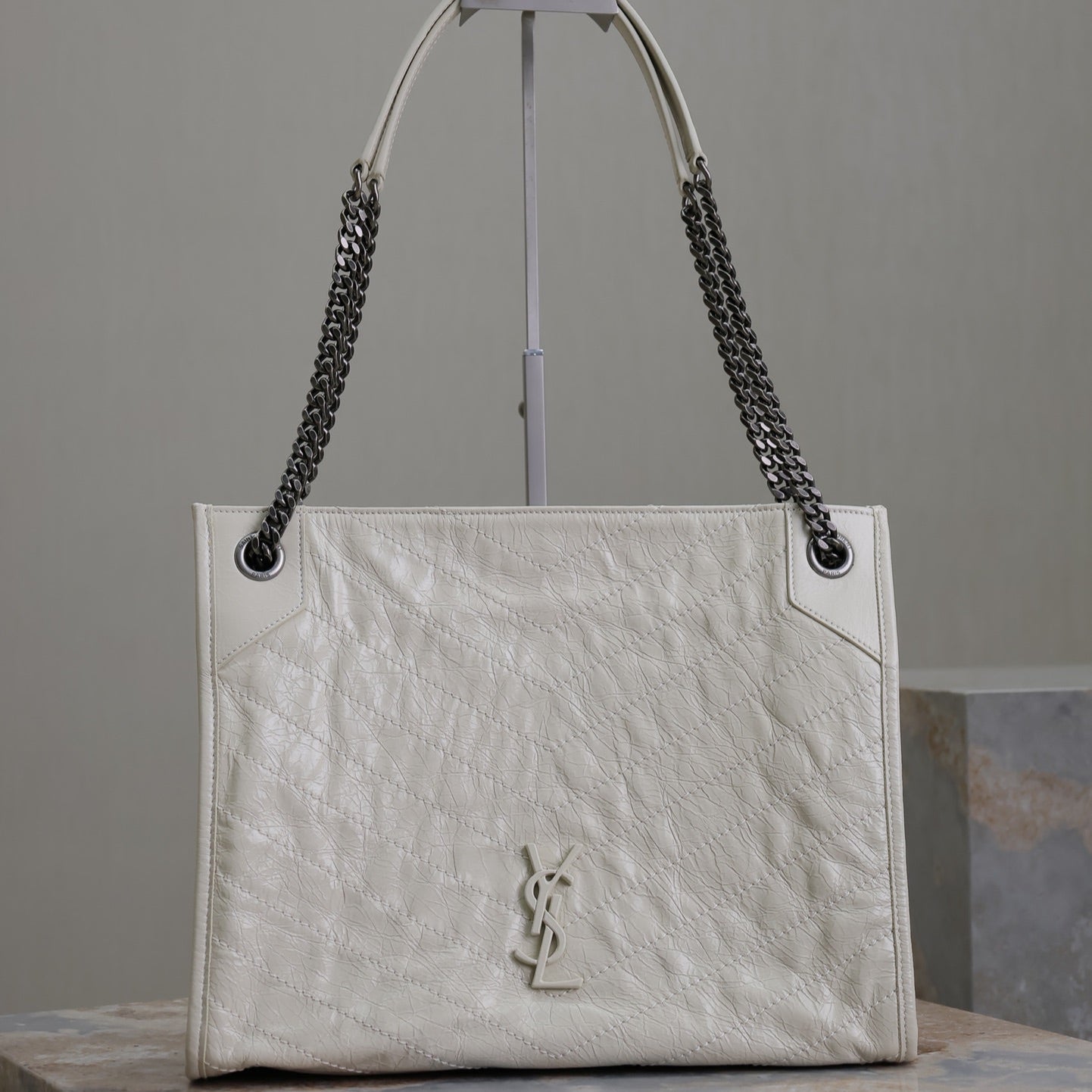 Luxury Saint Laurent NIKI SHOPPING BAG 33 IN WHITE CRUMPLED CALFSKIN