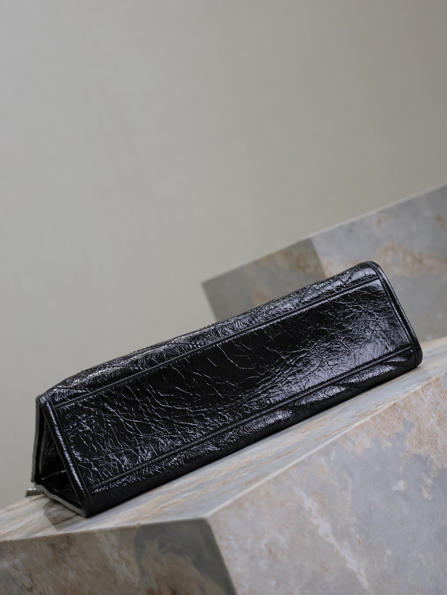 Luxury Saint Laurent NIKI SHOPPING BAG 33 IN BLACK CRUMPLED CALFSKIN SILVER HARDWARE