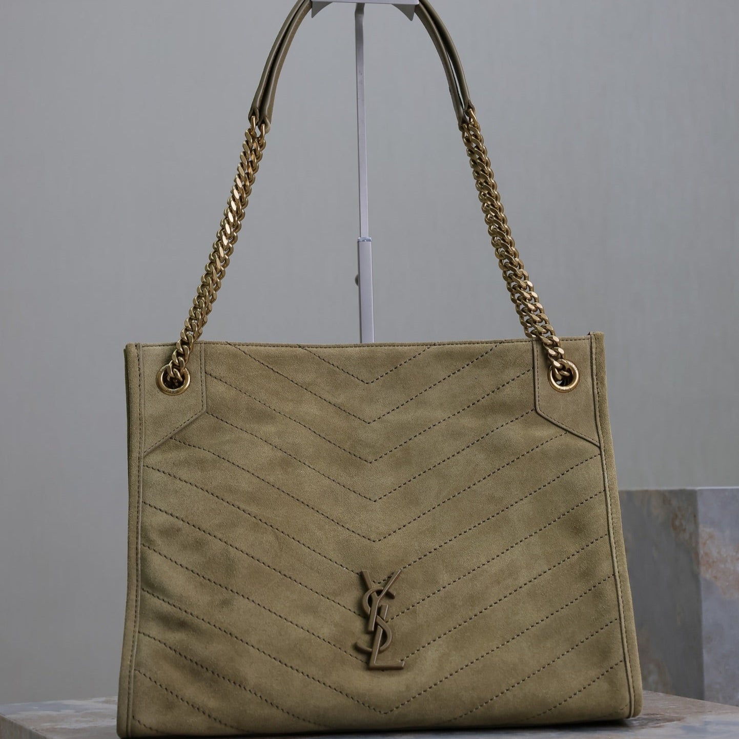 Luxury Saint Laurent NIKI SHOPPING BAG 33 IN ECRU BEIGE SUEDE GOLD HARDWARE