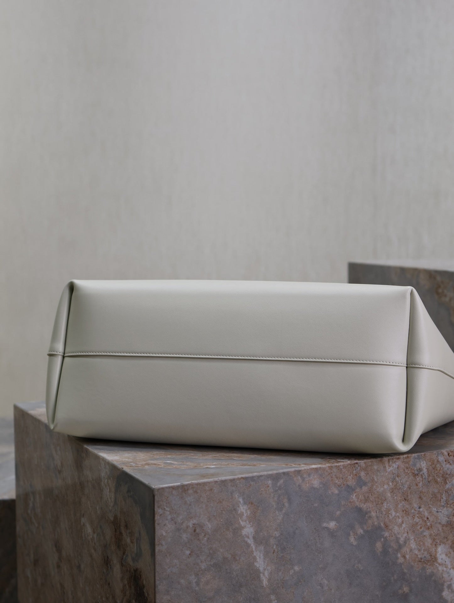 Luxury Saint Laurent SHOPPING TOTE BAG 38 IN WHITE CALFSKIN