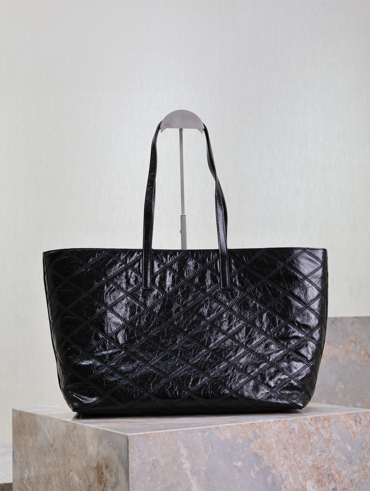 Luxury Saint Laurent SHOPPING TOTE BAG 38 IN BLACK CRUMPLED CALFSKIN