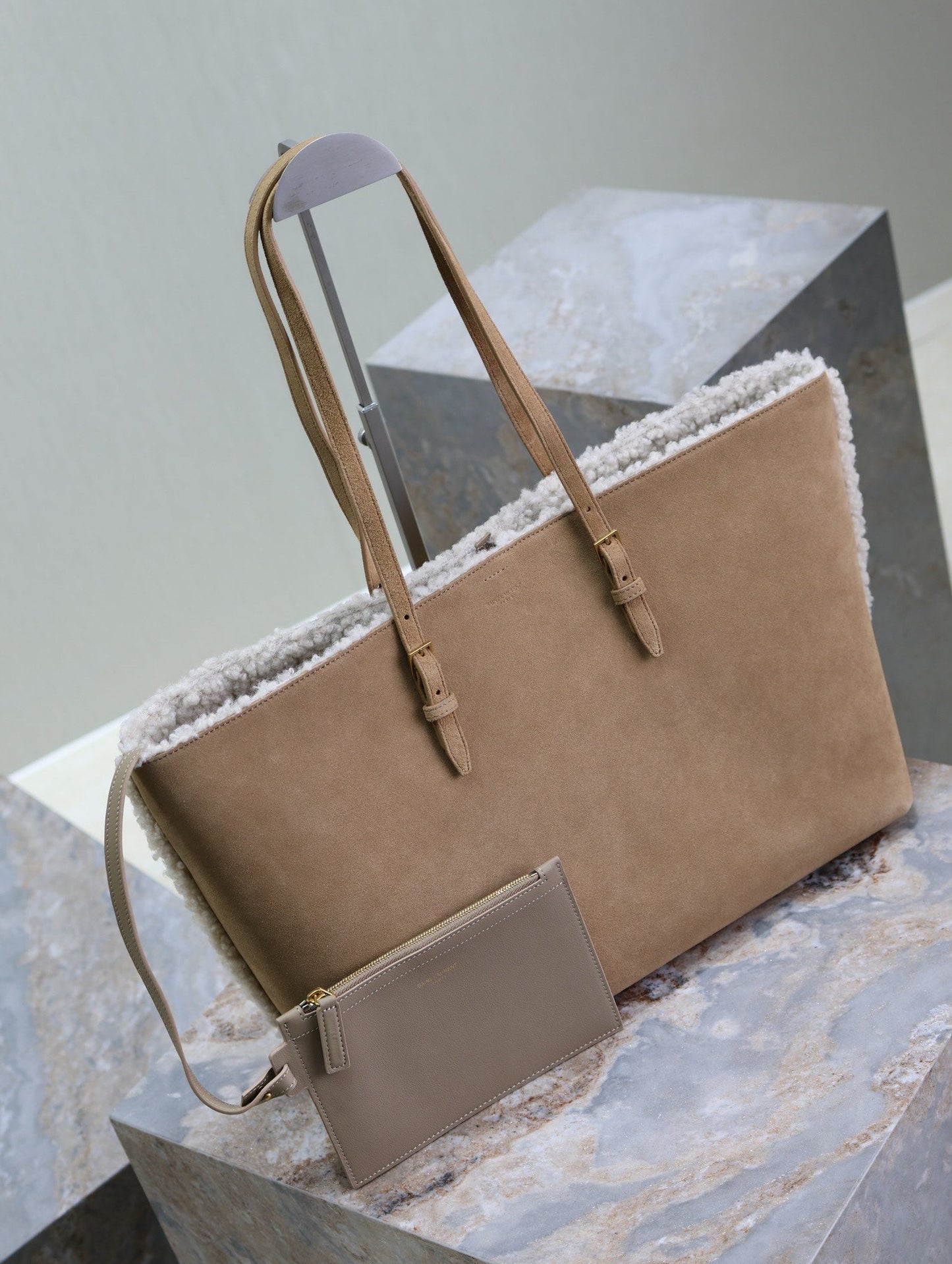 Luxury Saint Laurent SHOPPING TOTE BAG 38 IN TAN BROWN SUEDE AND WHITE SHEARLING TRIM