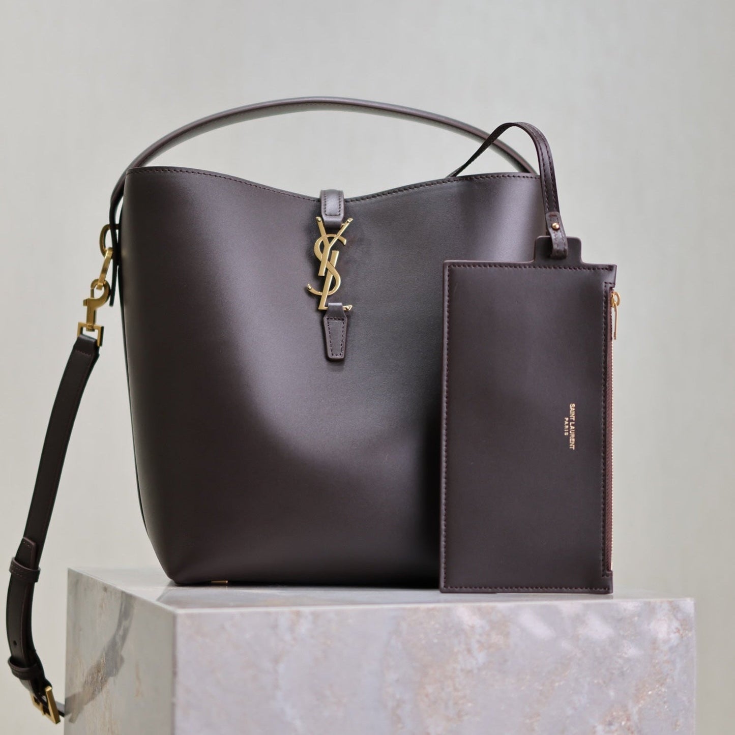 Luxury Saint Laurent LE 37 MEDIUM BUCKET BAG 26 IN BRUNETTE BROWN CALFSKIN GOLD HARDWARE