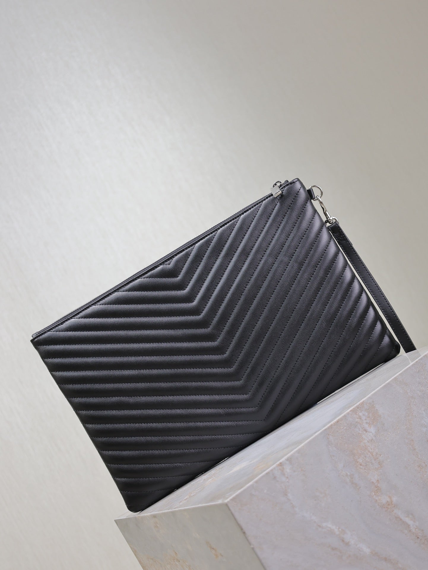 Luxury Saint Laurent CLUTCH 36 IN BLACK QUILTED CALFSKIN SILVER BUCKLE