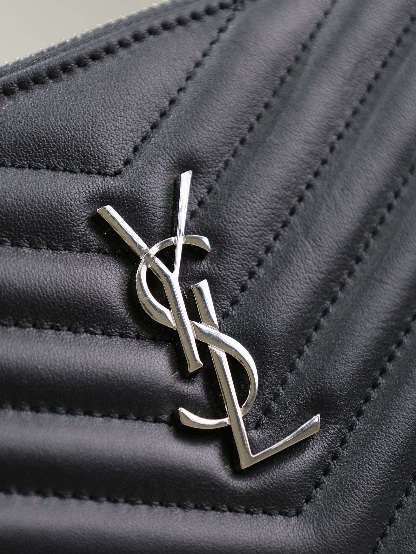 Luxury Saint Laurent CLUTCH 30 IN BLACK QUILTED CALFSKIN SILVER BUCKLE