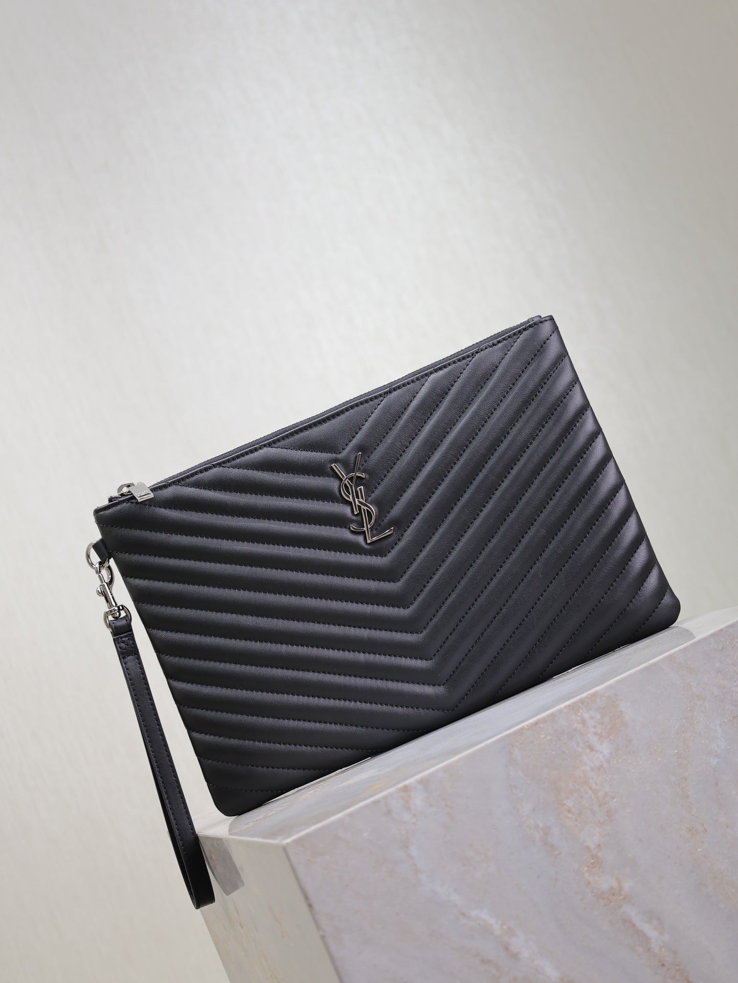 Luxury Saint Laurent CLUTCH 30 IN BLACK QUILTED CALFSKIN SILVER BUCKLE