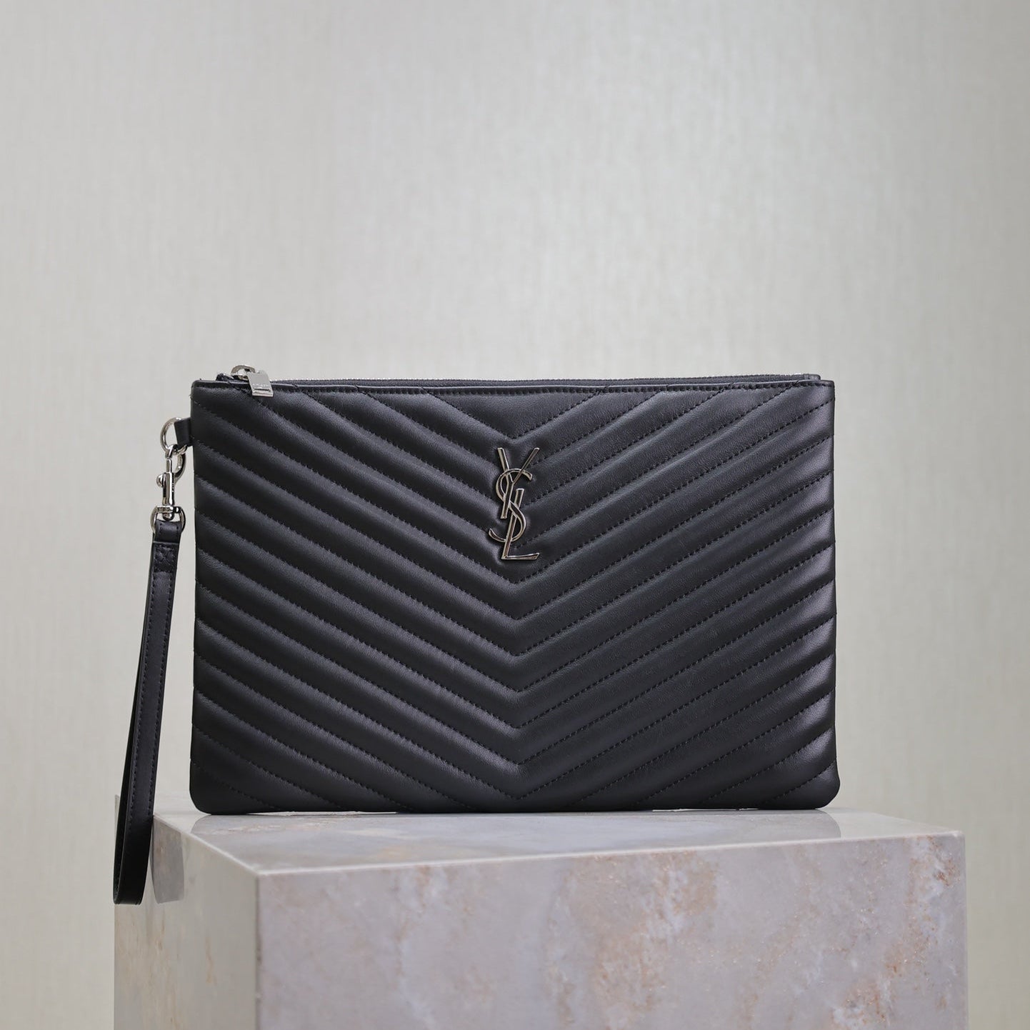 Luxury Saint Laurent CLUTCH 30 IN BLACK QUILTED CALFSKIN SILVER BUCKLE