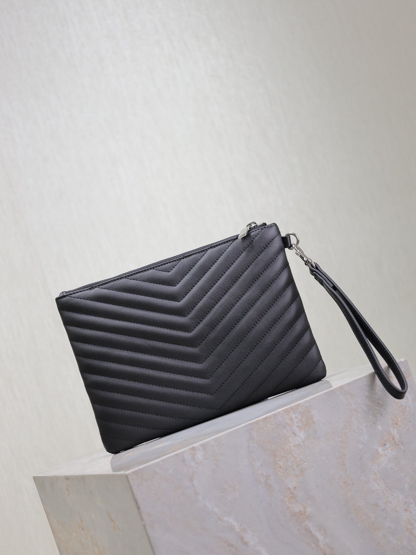 Luxury Saint Laurent CLUTCH 24 IN BLACK QUILTED CALFSKIN SILVER BUCKLE
