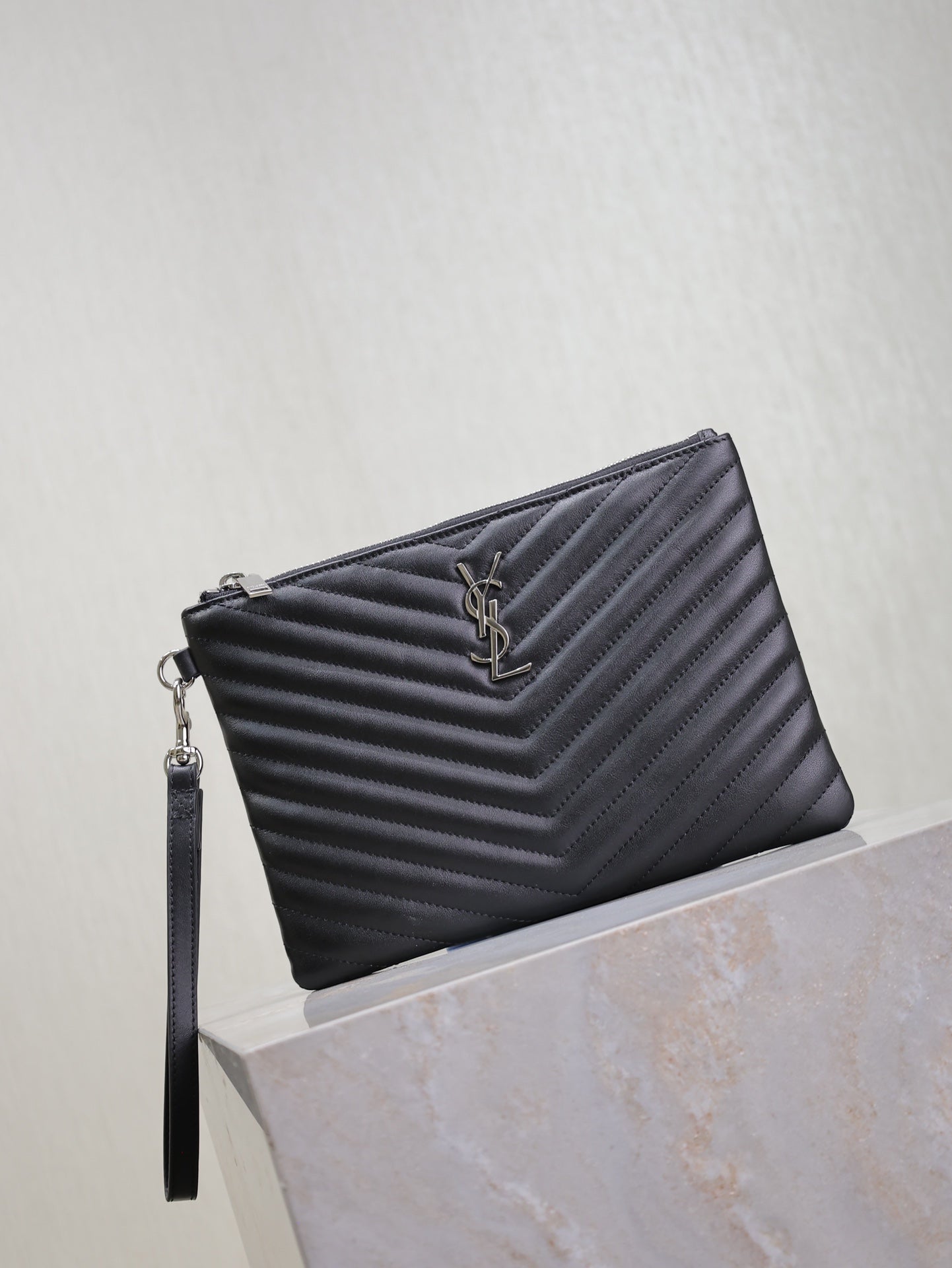 Luxury Saint Laurent CLUTCH 24 IN BLACK QUILTED CALFSKIN SILVER BUCKLE