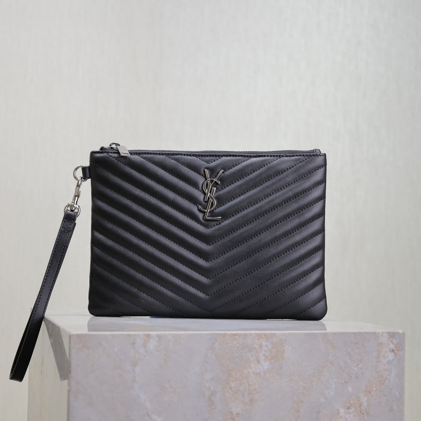 Luxury Saint Laurent CLUTCH 24 IN BLACK QUILTED CALFSKIN SILVER BUCKLE
