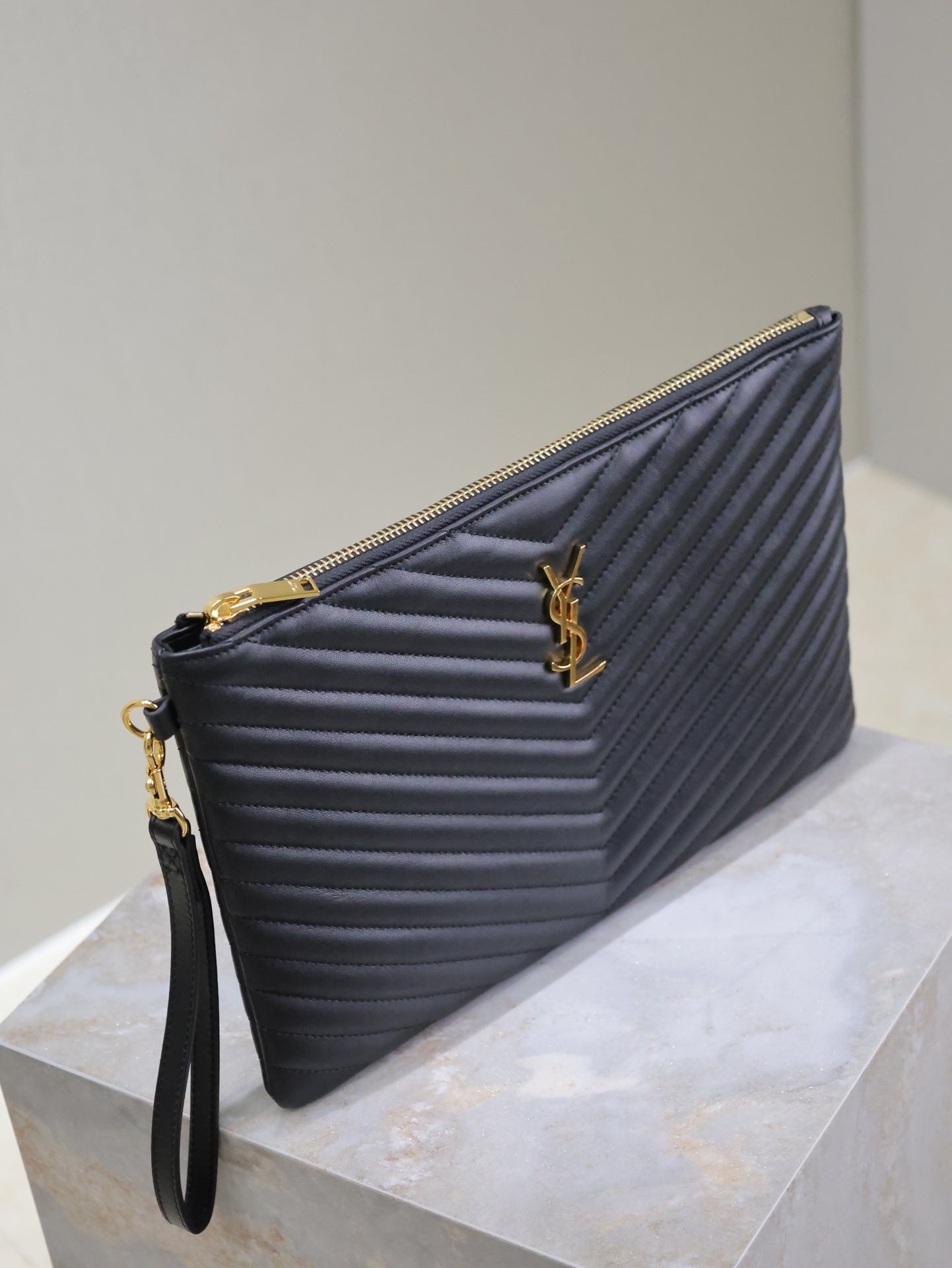Luxury Saint Laurent CLUTCH 30 IN BLACK QUILTED CALFSKIN GOLD BUCKLE