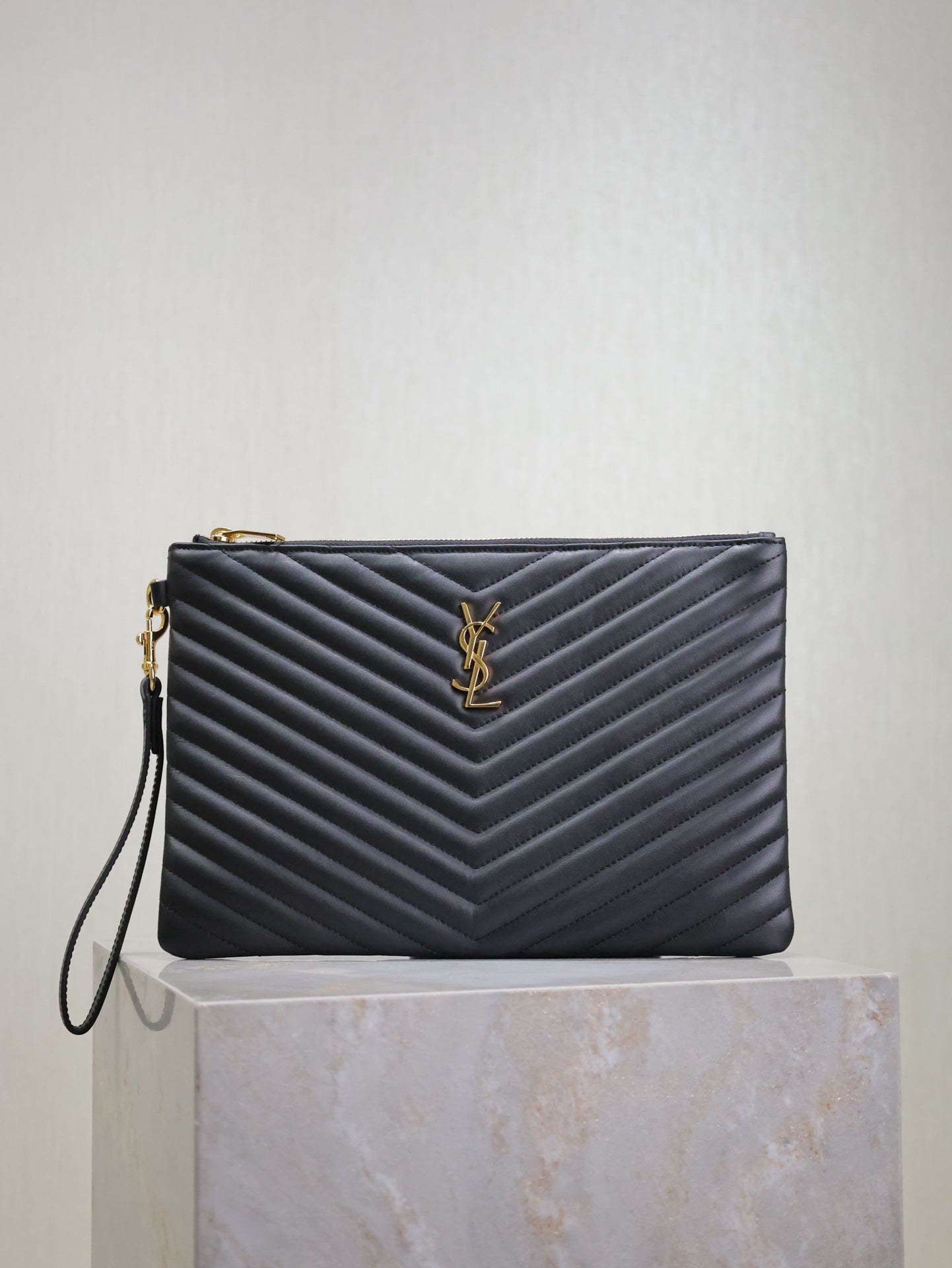 Luxury Saint Laurent CLUTCH 30 IN BLACK QUILTED CALFSKIN GOLD BUCKLE