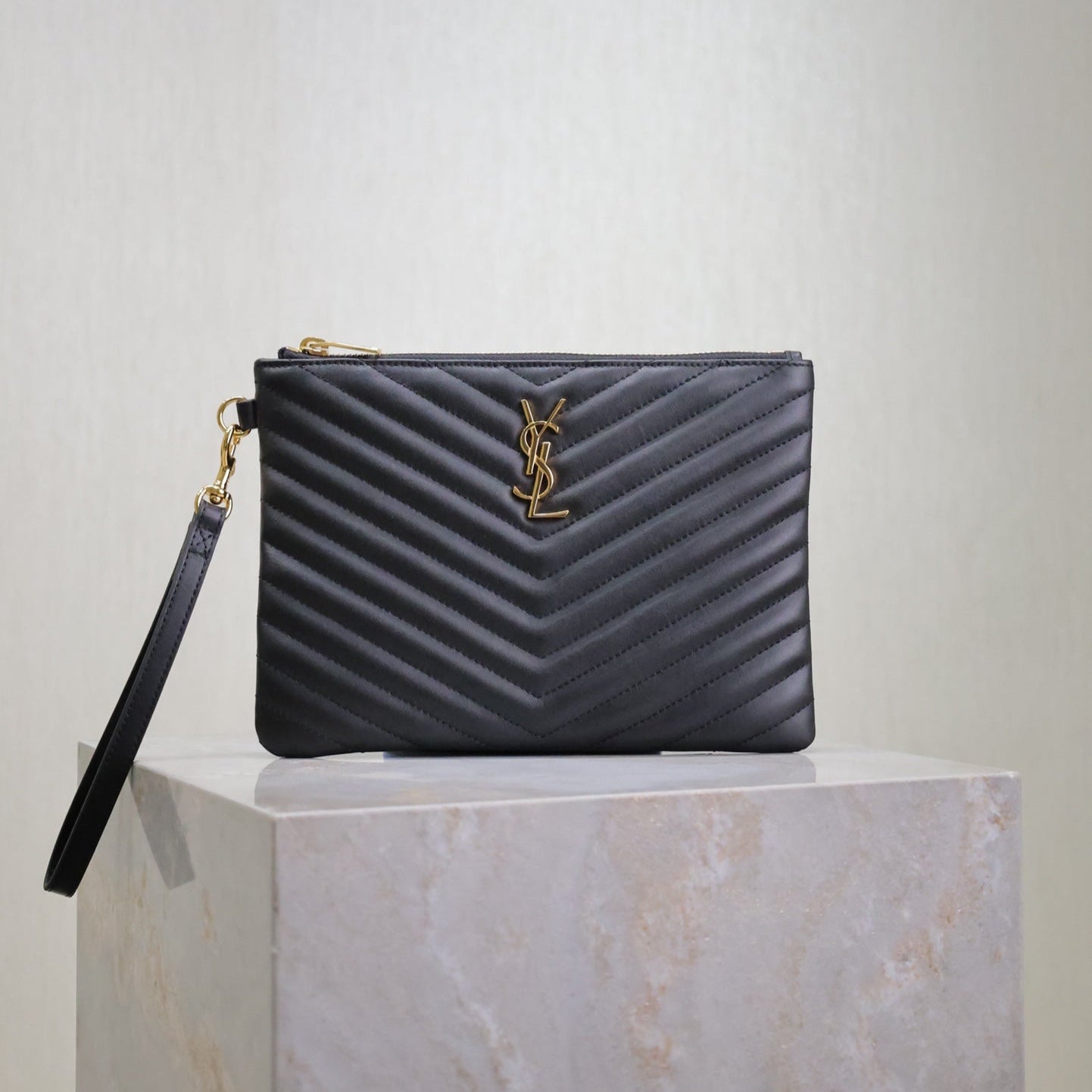 Luxury Saint Laurent CLUTCH 24 IN BLACK QUILTED CALFSKIN GOLD BUCKLE