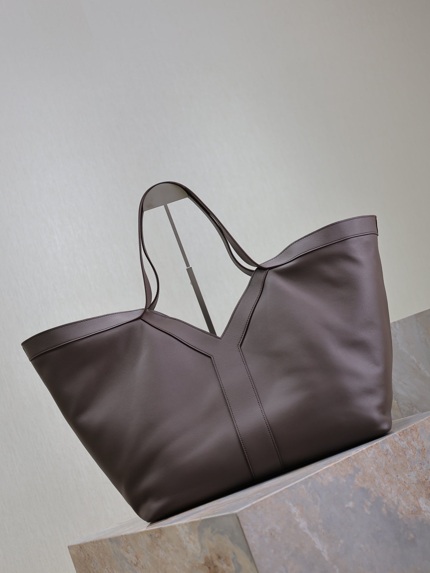 Luxury Saint Laurent TOTE BAG 50 IN BRUNETTE BROWN CALFSKIN